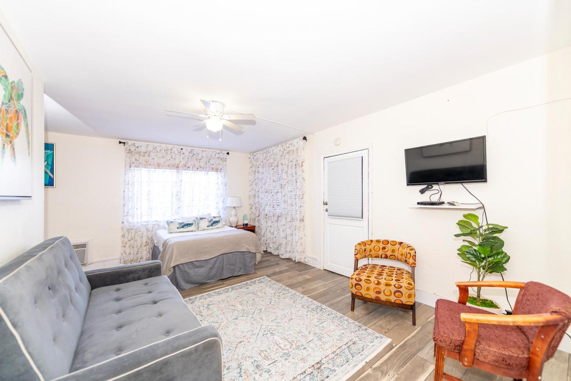 Tropic Isle Hotel & Apartment