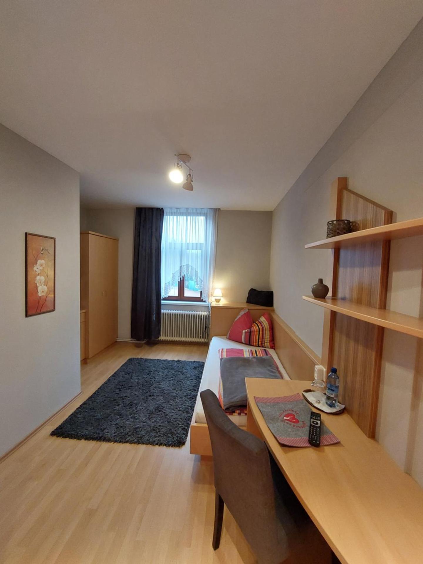 3 Raben - Leoben - Zimmer für Geschäftsreisende, Urlauber, Monteure und Handwerker, Polski Pensjonat Austria