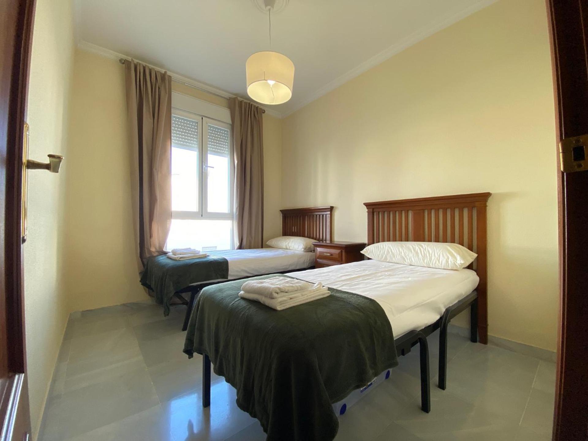 fantástico apartamento con parking avenida de cadiz