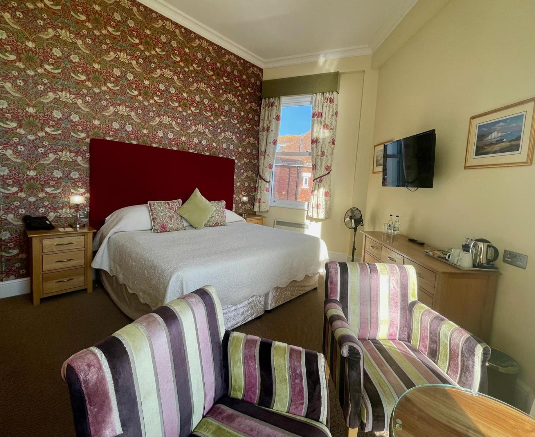 Double or Twin Room with Side Sea View