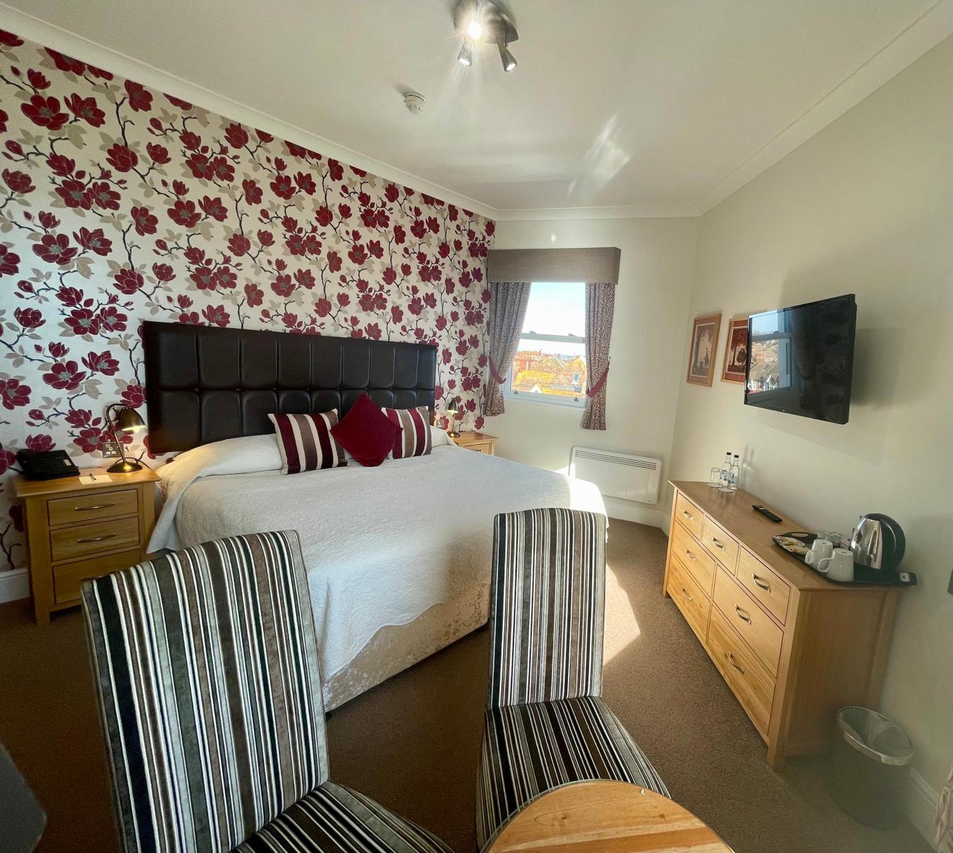 Double or Twin Room with Side Sea View