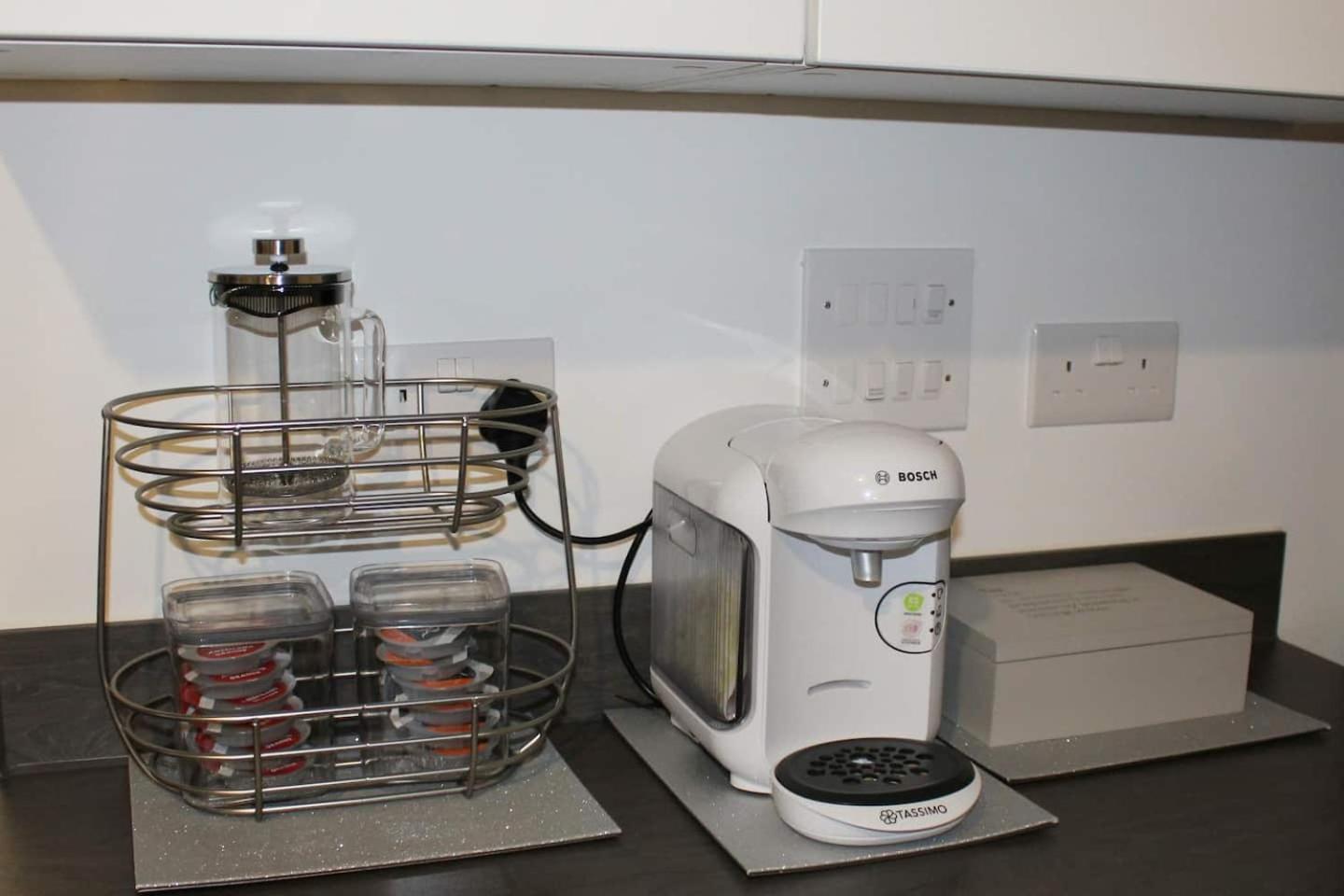 Penelope Maison - London in 50 Mins, Free Parking, 1 BDRM Home