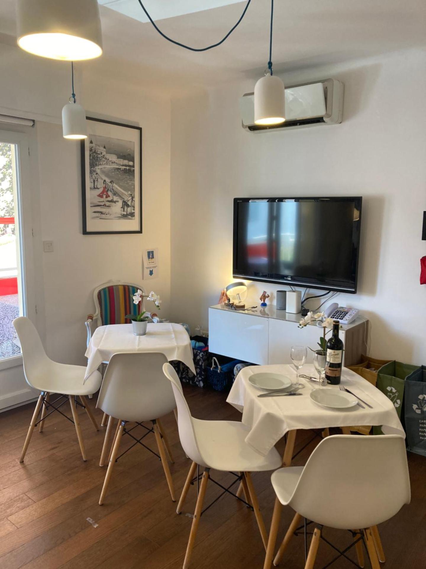 Communal lounge/ TV room