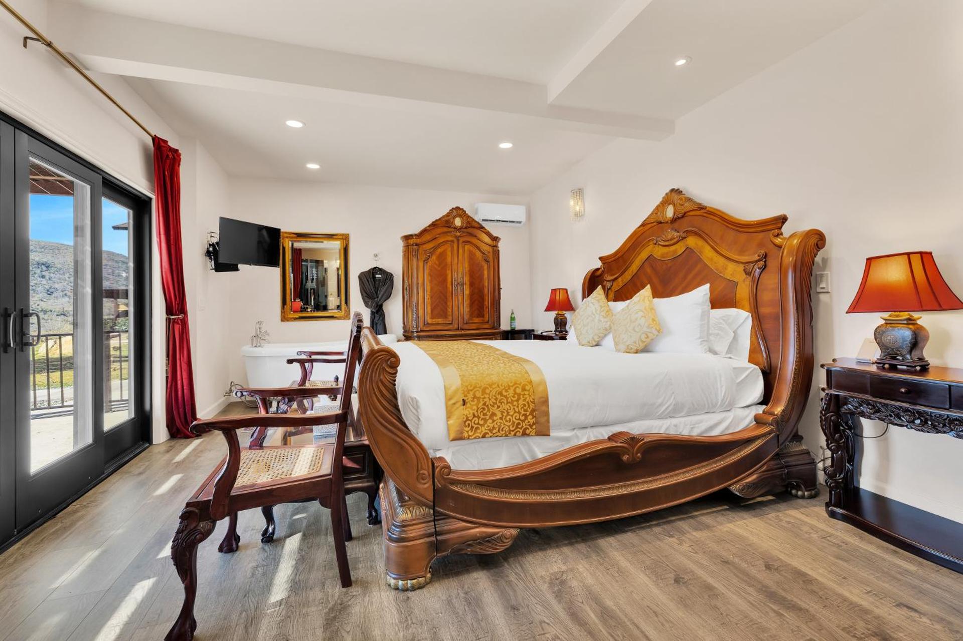 King Suite with Spa Bath