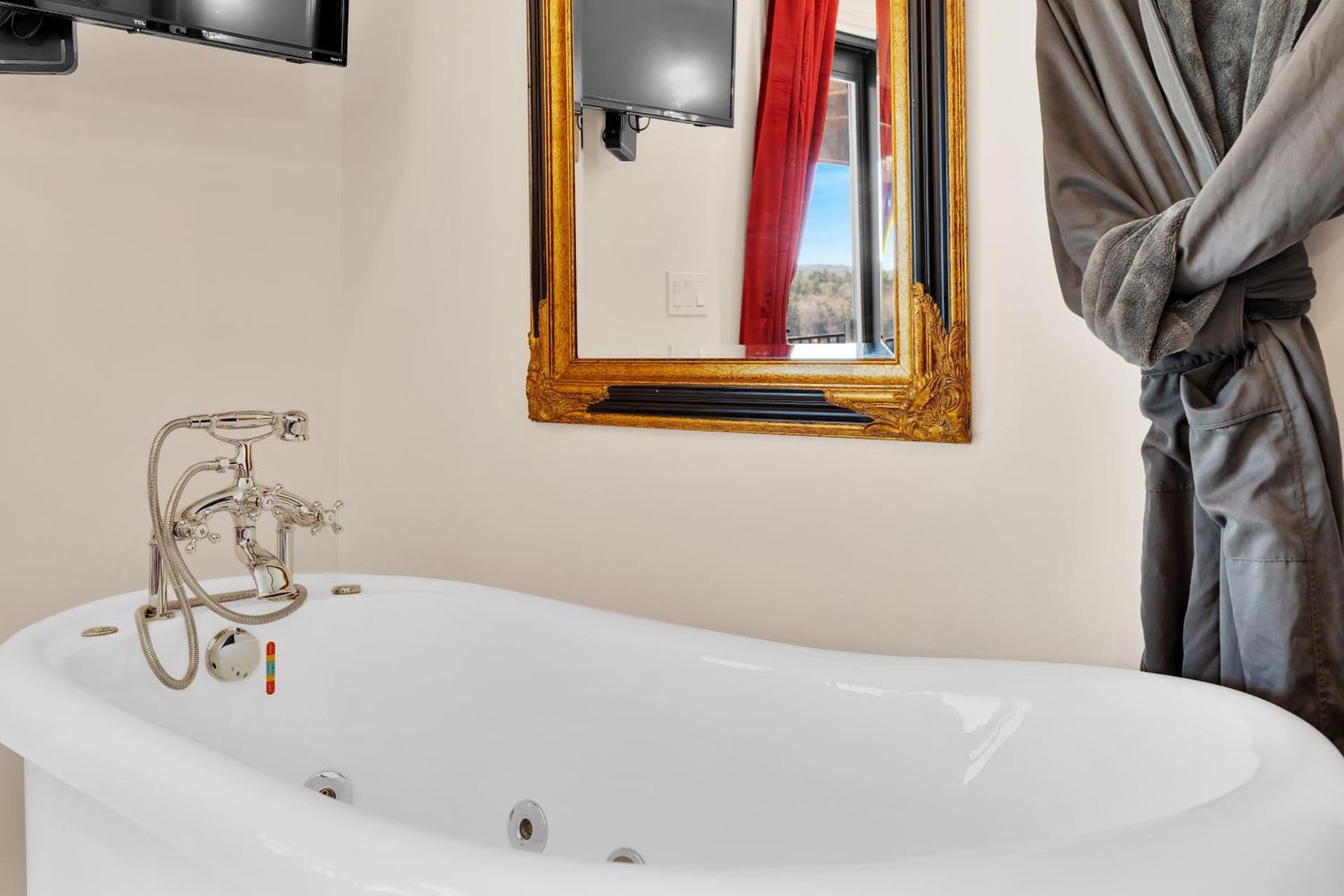 King Suite with Spa Bath