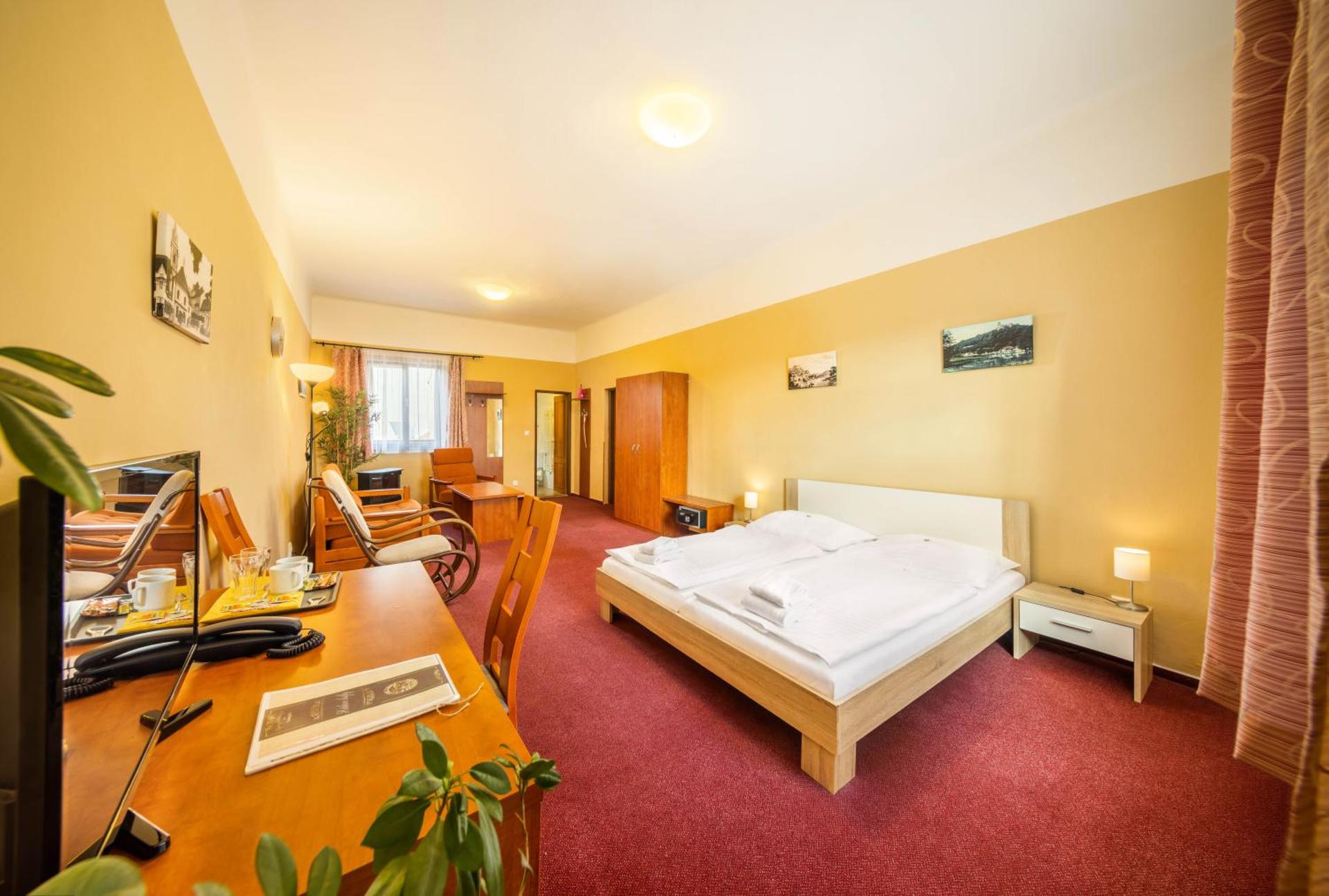 Photo of the whole room