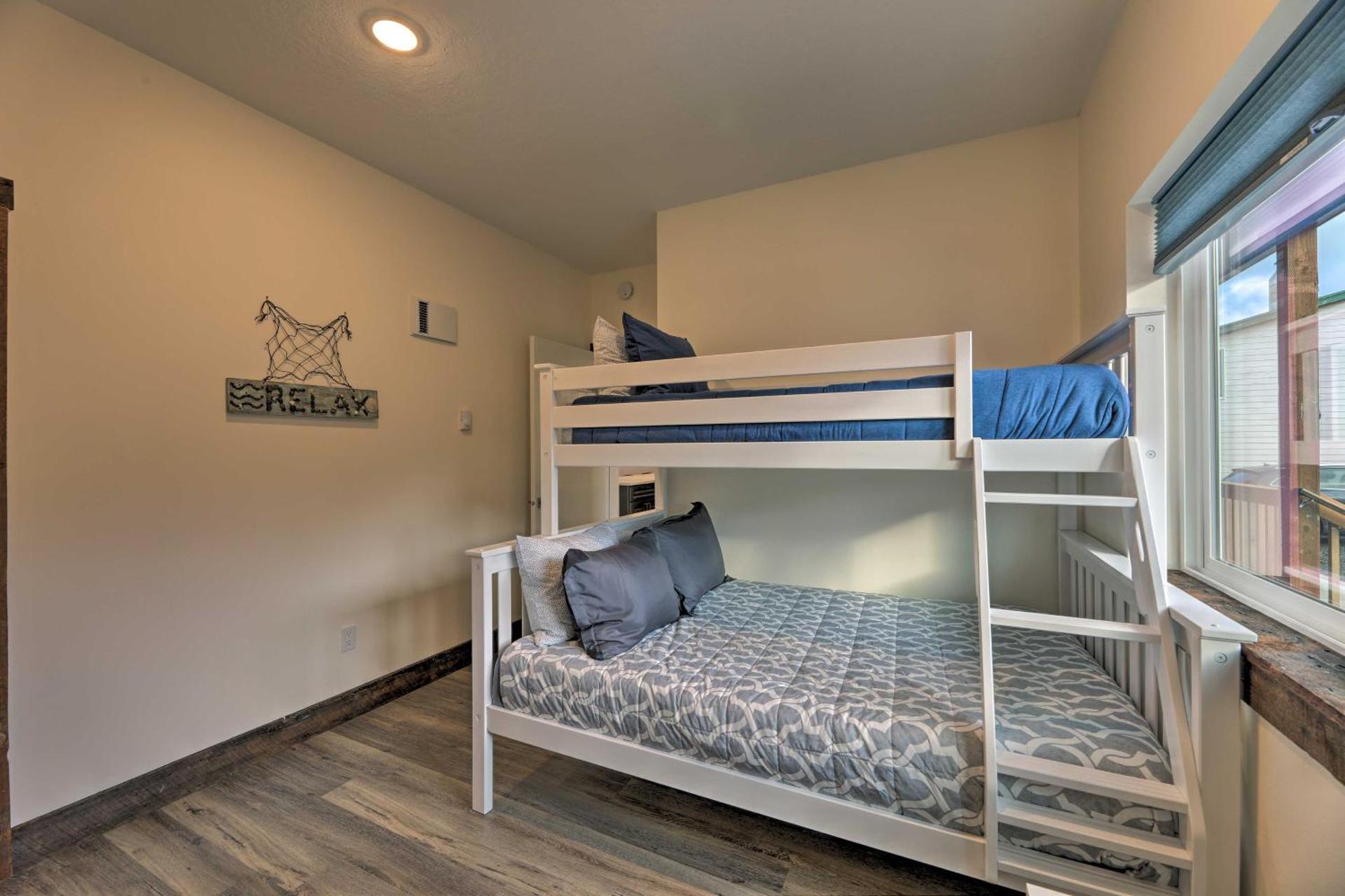 Sanderling Sea Cottages, Unit 6 with Beach Access!