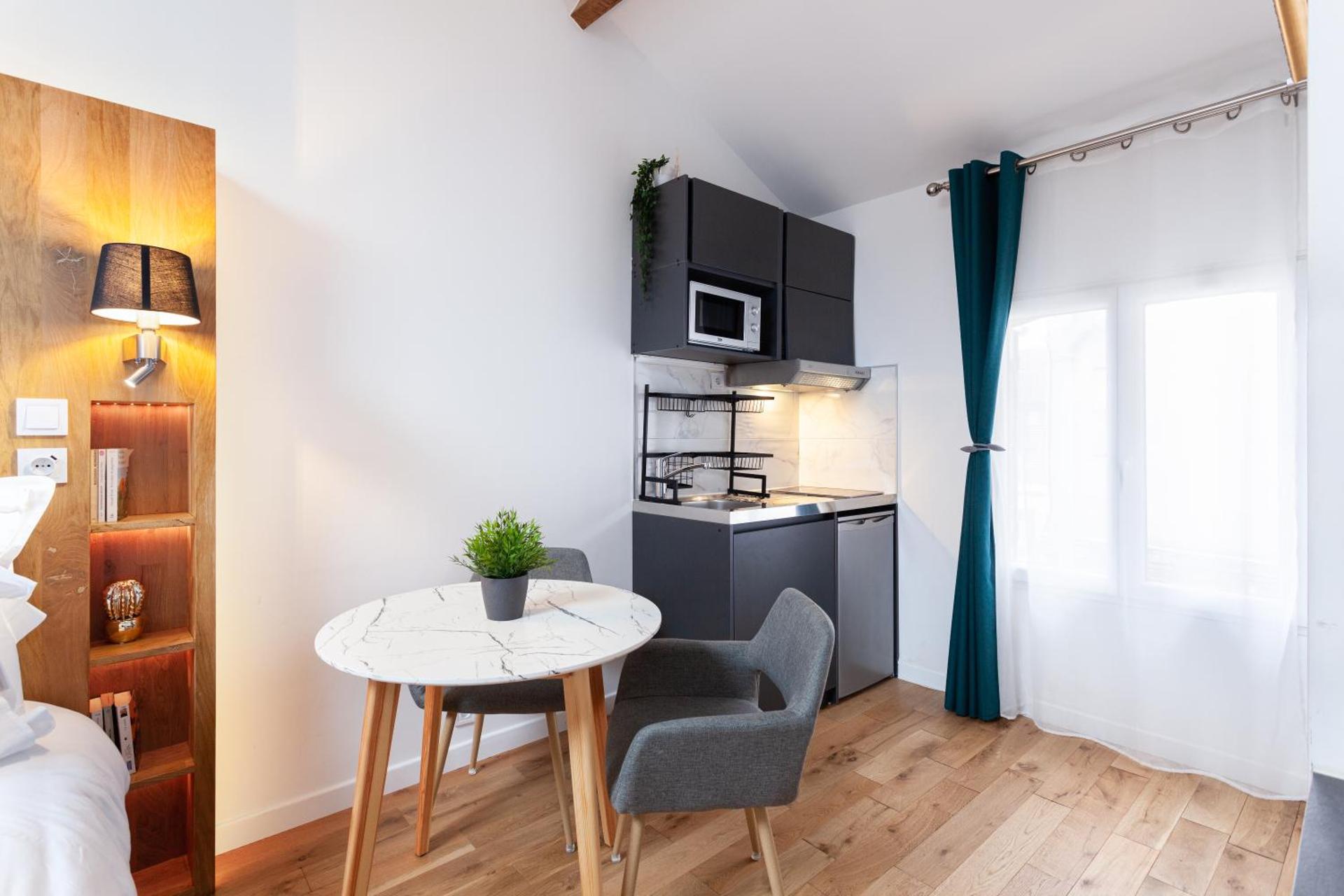 Kitchen or kitchenette