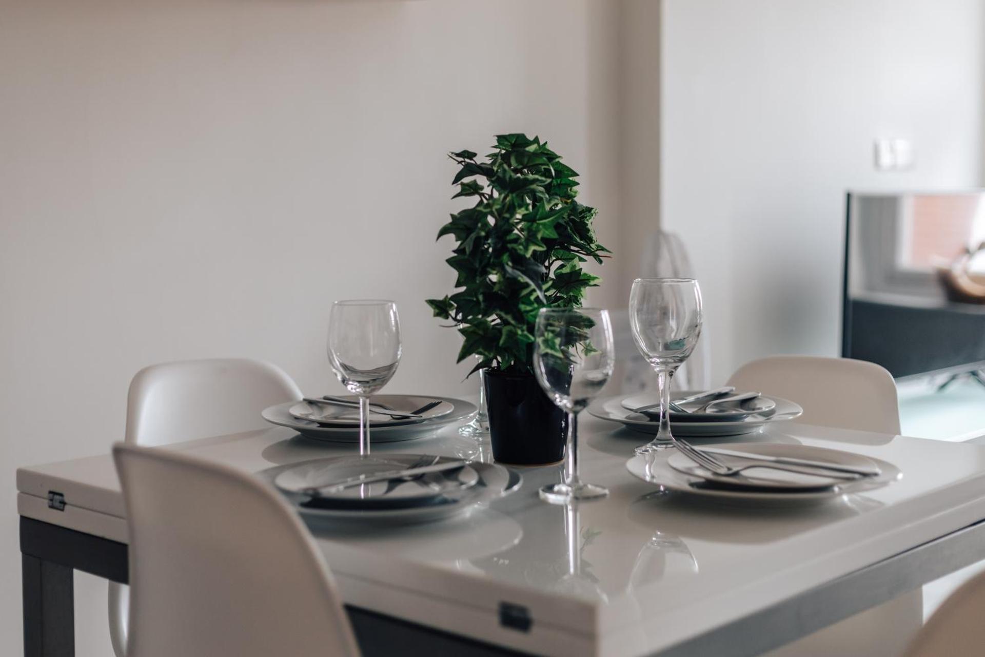 Central Modern Flat for 4-6 & dedicated parking