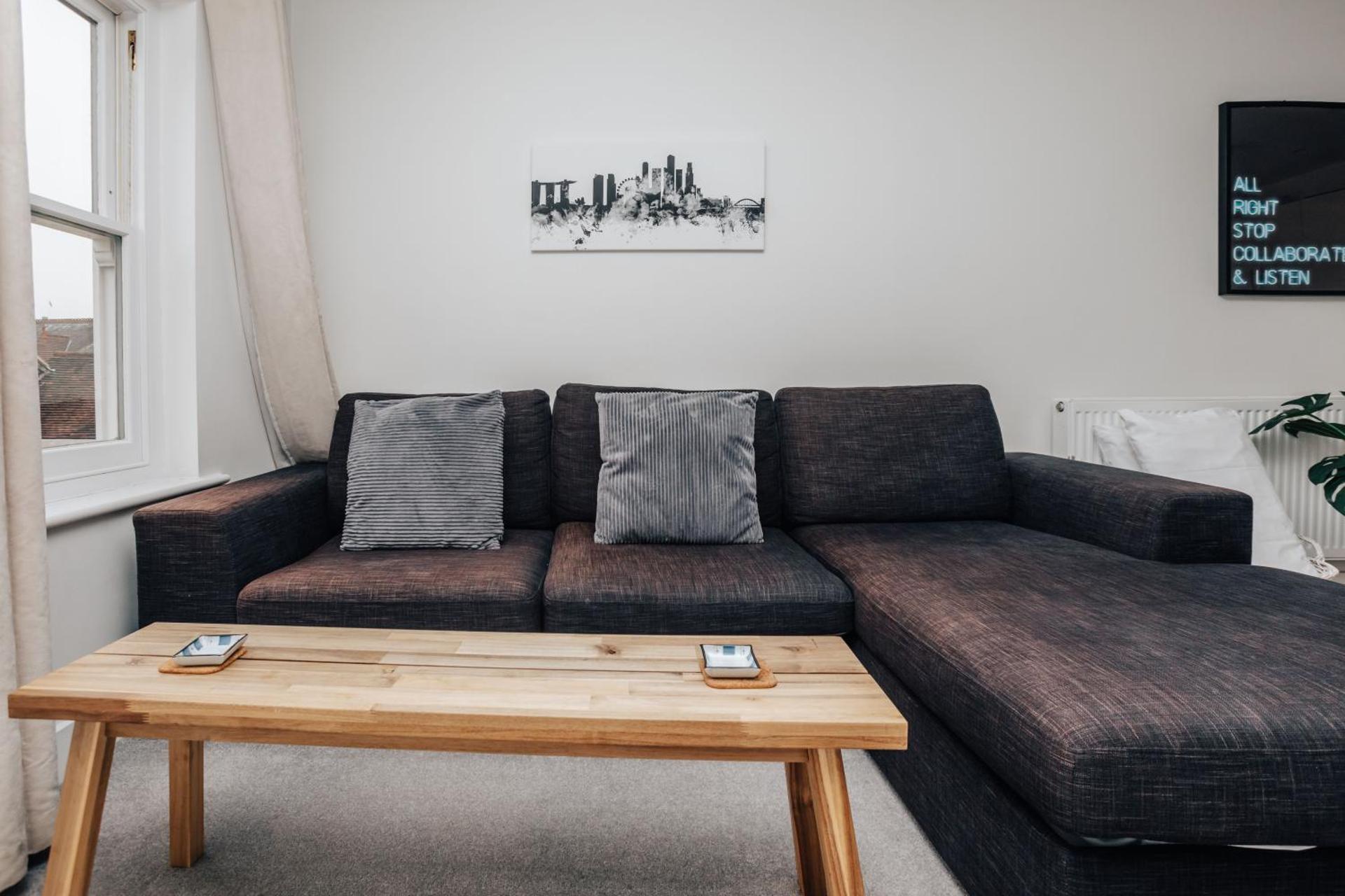 Central Modern Flat for 4-6 & dedicated parking