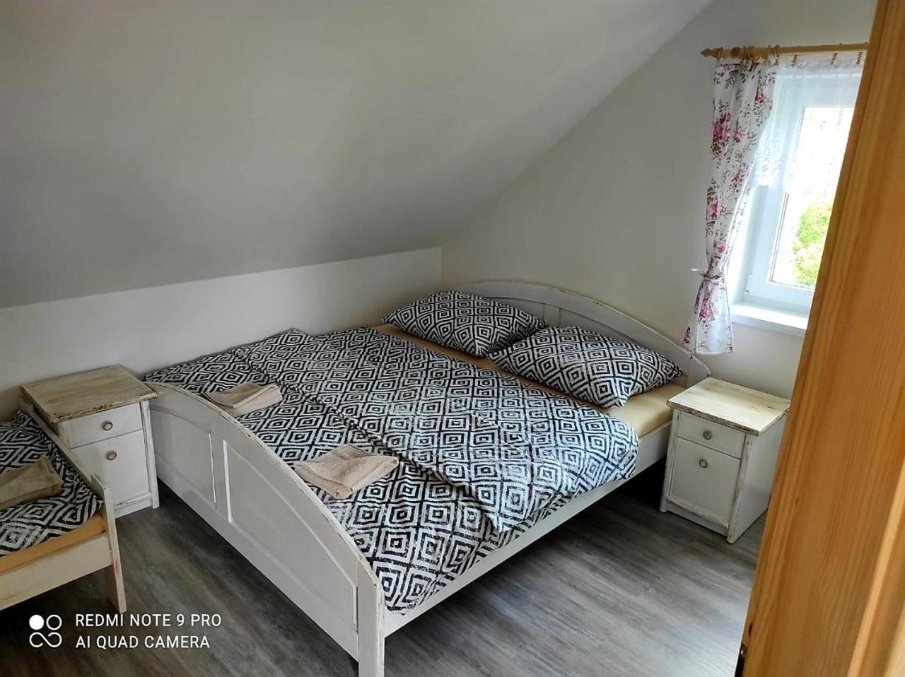 Dům a chatka pod Smrkem