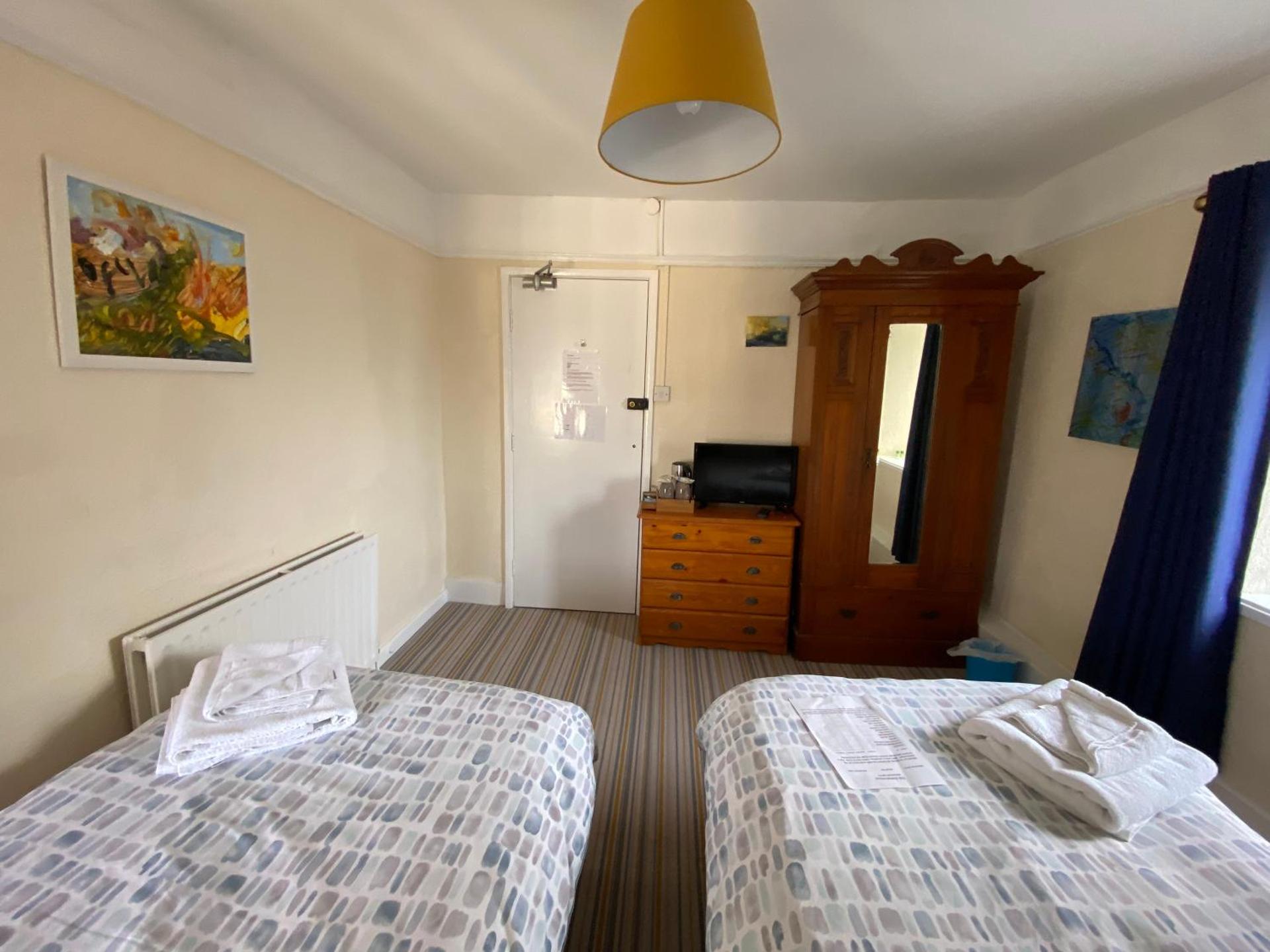 Standard Twin Room with Shared Bathroom