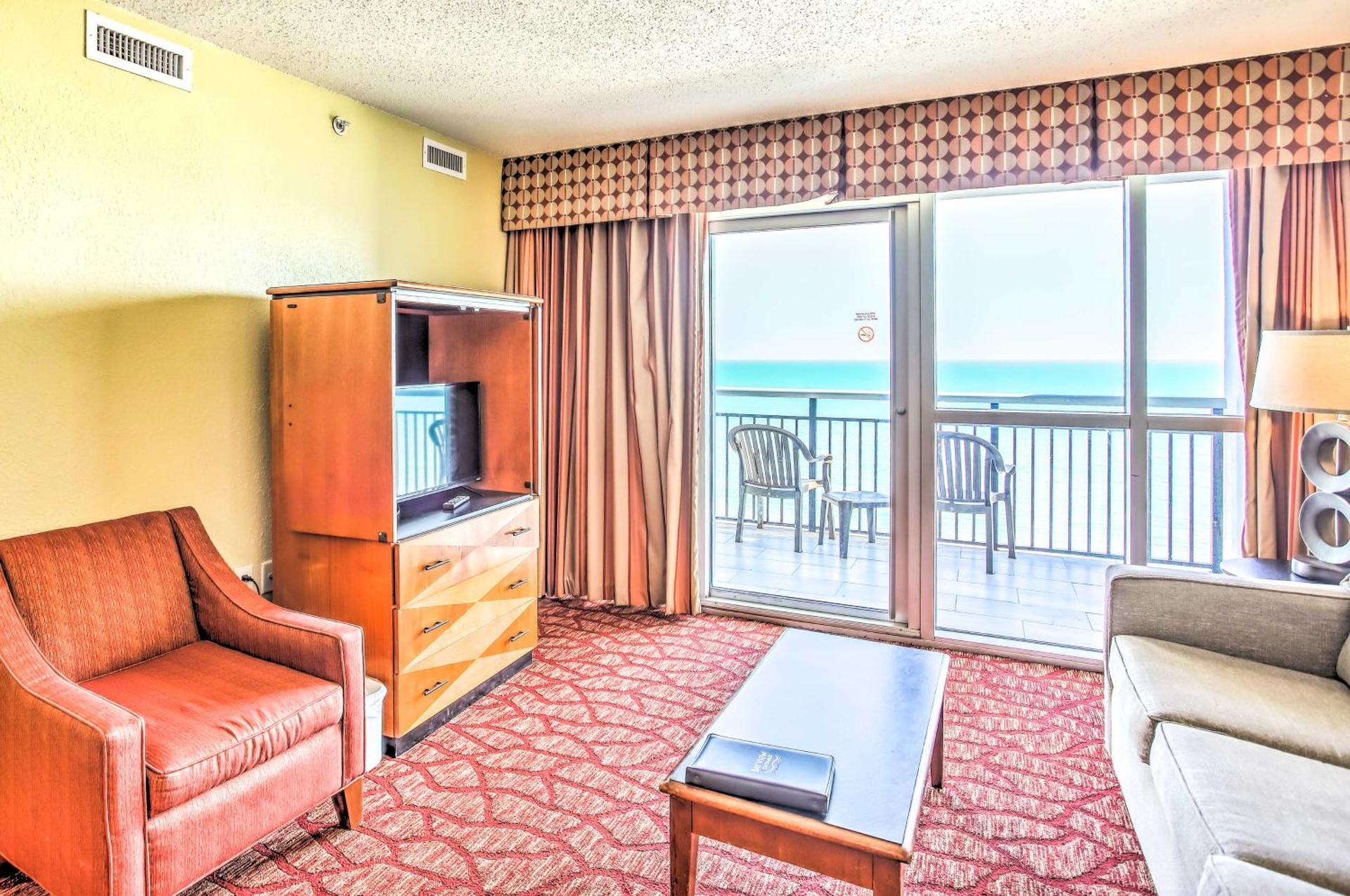 Beachfront Condo in Myrtle Beach with Pool Access