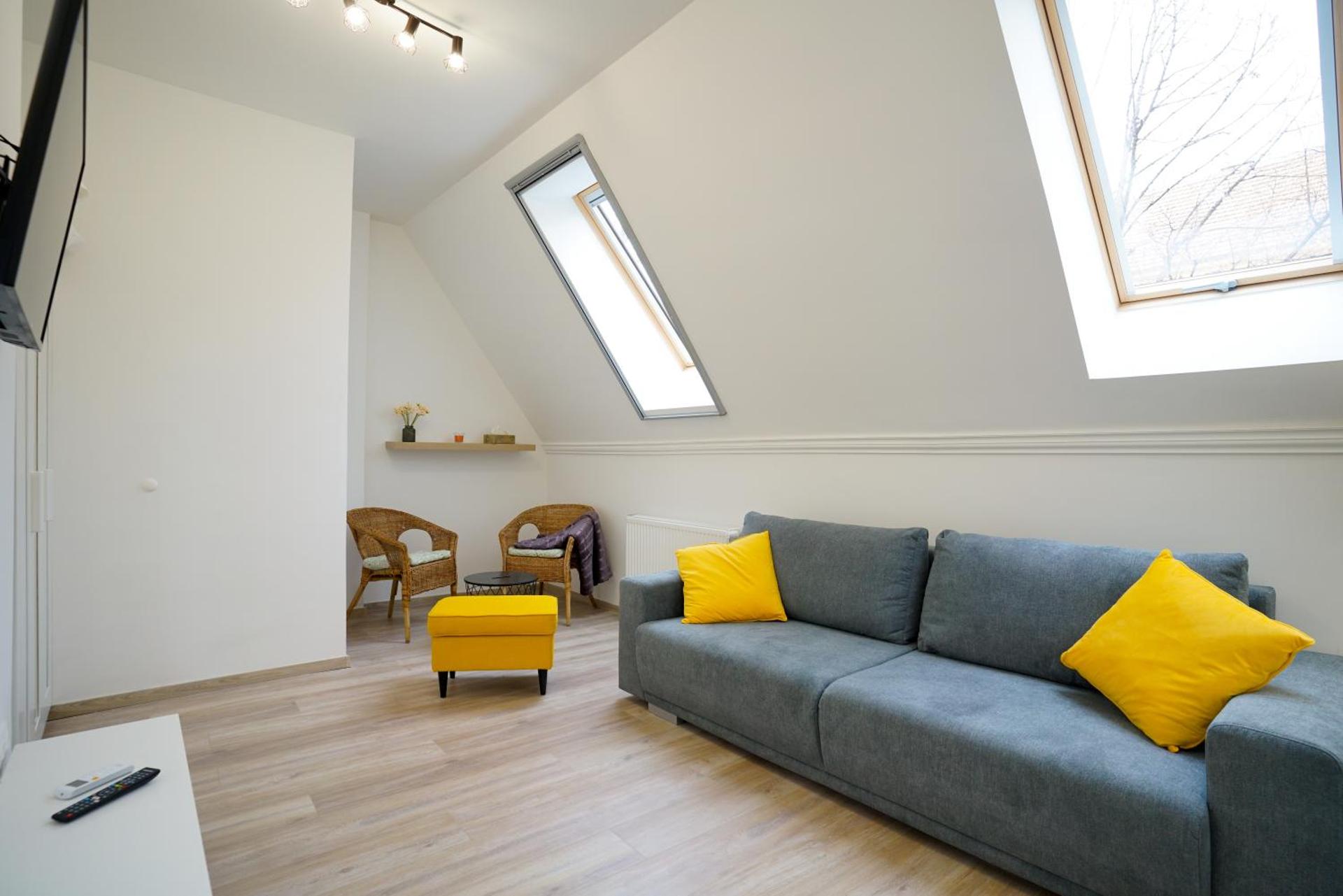 Communal lounge/ TV room