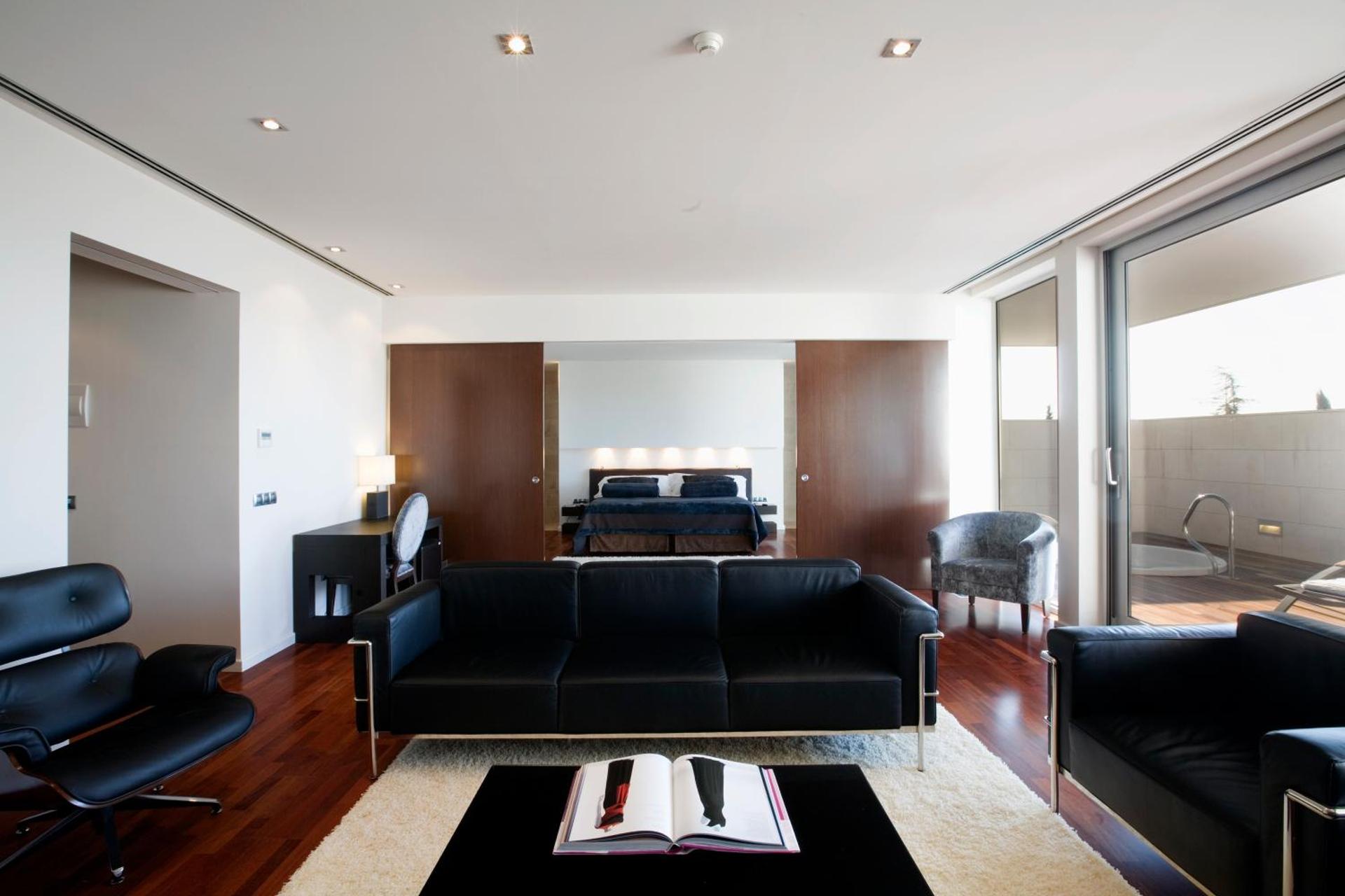 Photo of the whole room