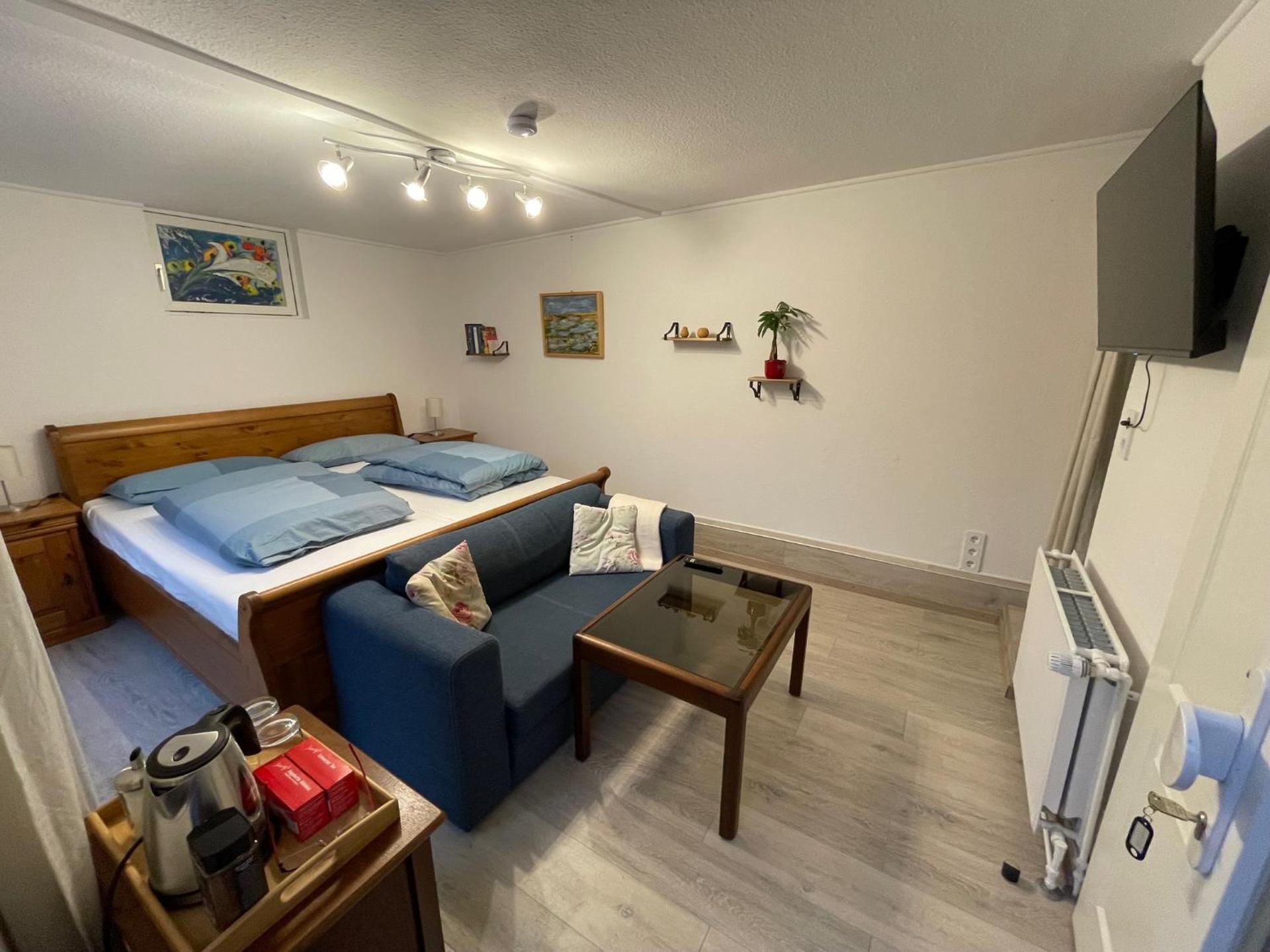 Ruhiges, gemütliches Zimmer mit Bad für 2 Personen, mit Gartenterasse