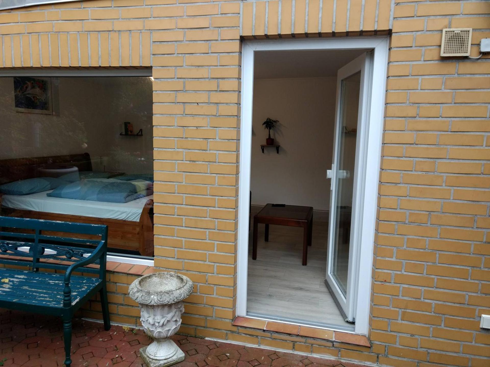 Ruhiges, gemütliches Zimmer mit Bad für 2 Personen, mit Gartenterasse