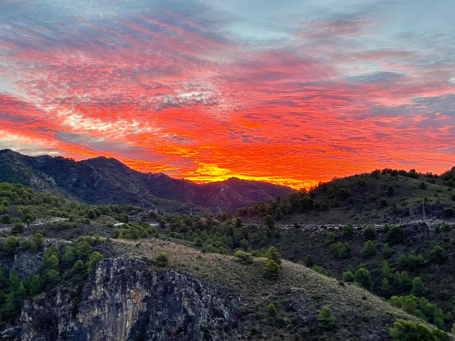 Apartamentos Axarquia , Frigiliana, terraza privada con vistas a la montaña rio y al mar