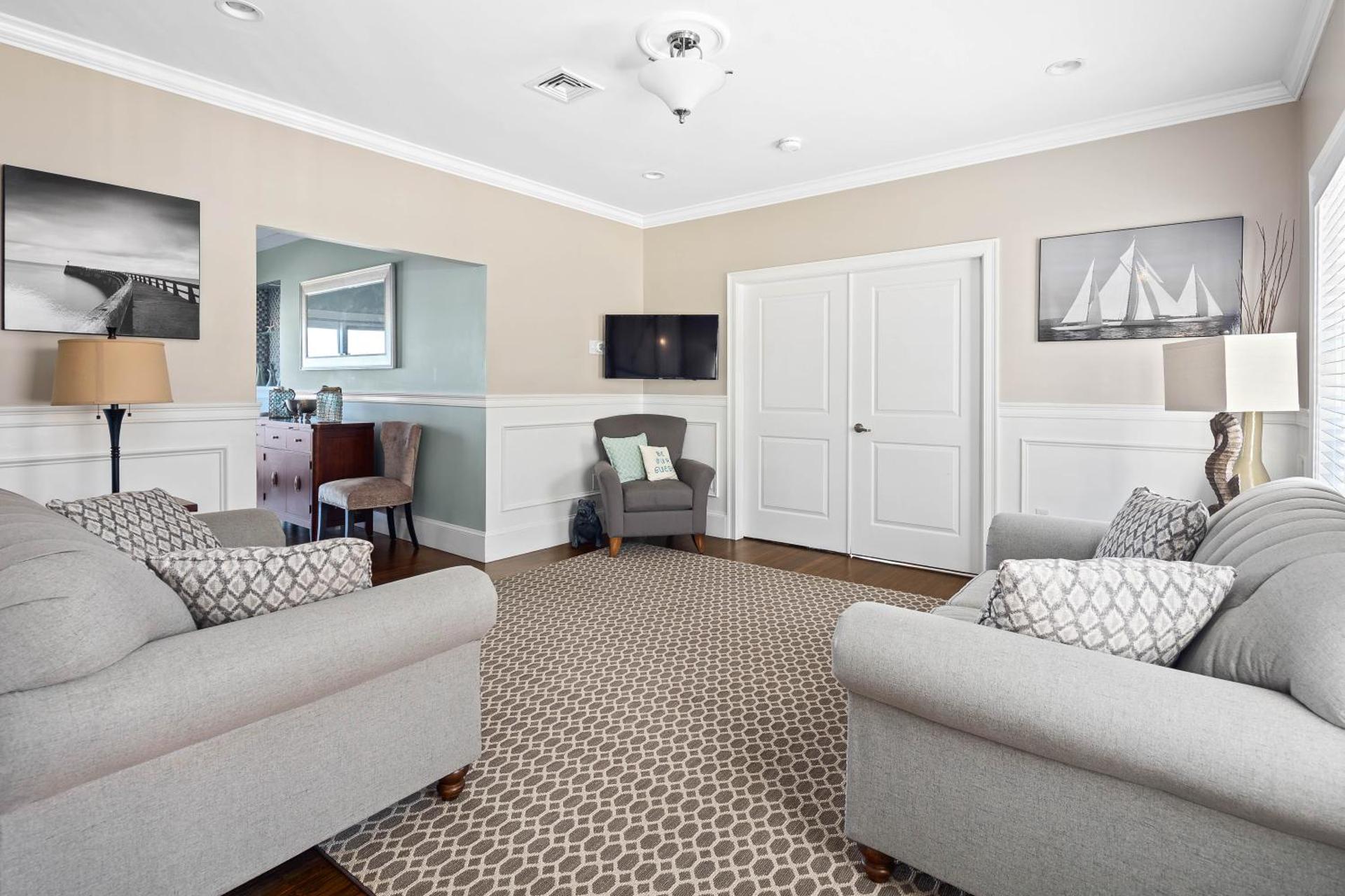 The Beacon Waterfront Inn