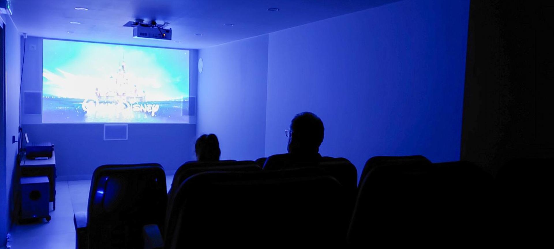 Communal lounge/ TV room