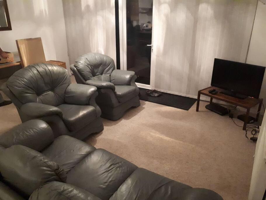 RentUnique Spinney SpaciousSuper Snug 1 bed home.