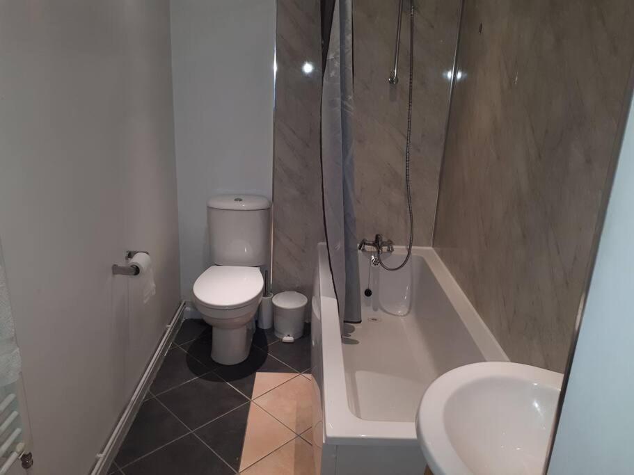 RentUnique Spinney SpaciousSuper Snug 1 bed home.