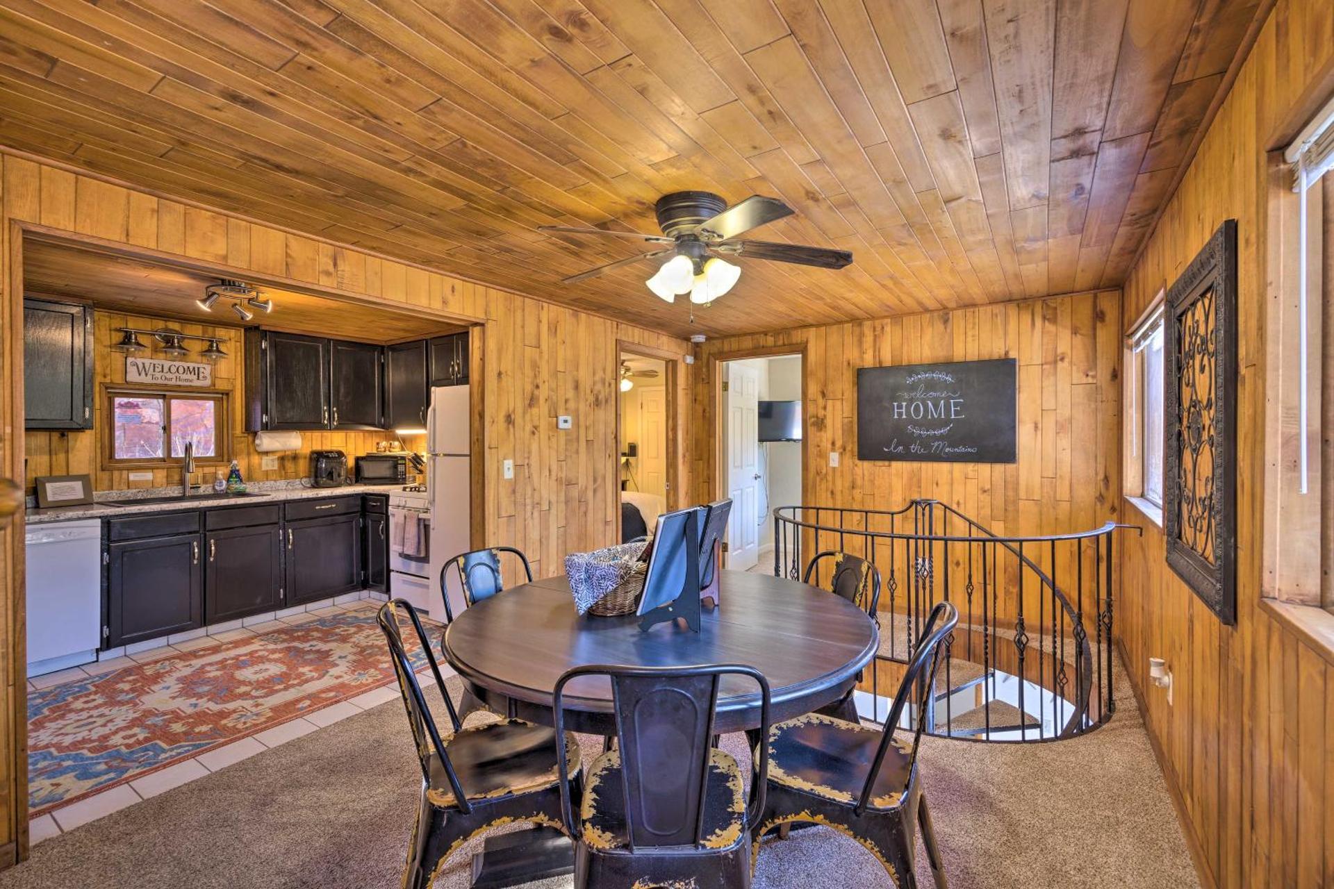 Cozy CO Rocky Mountain Retreat Near Pikes Peak!