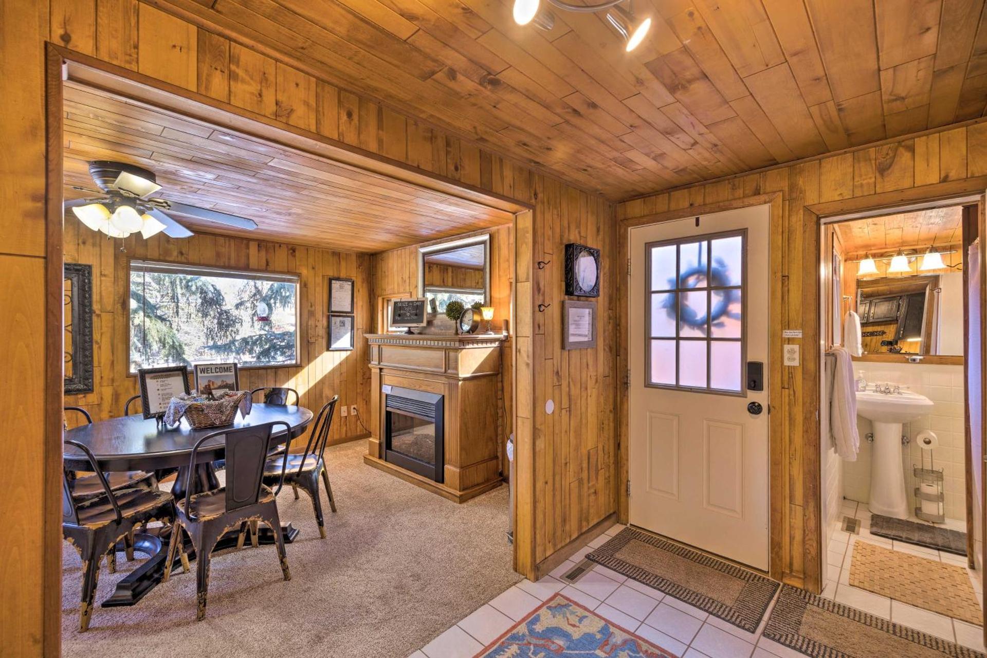 Cozy CO Rocky Mountain Retreat Near Pikes Peak!