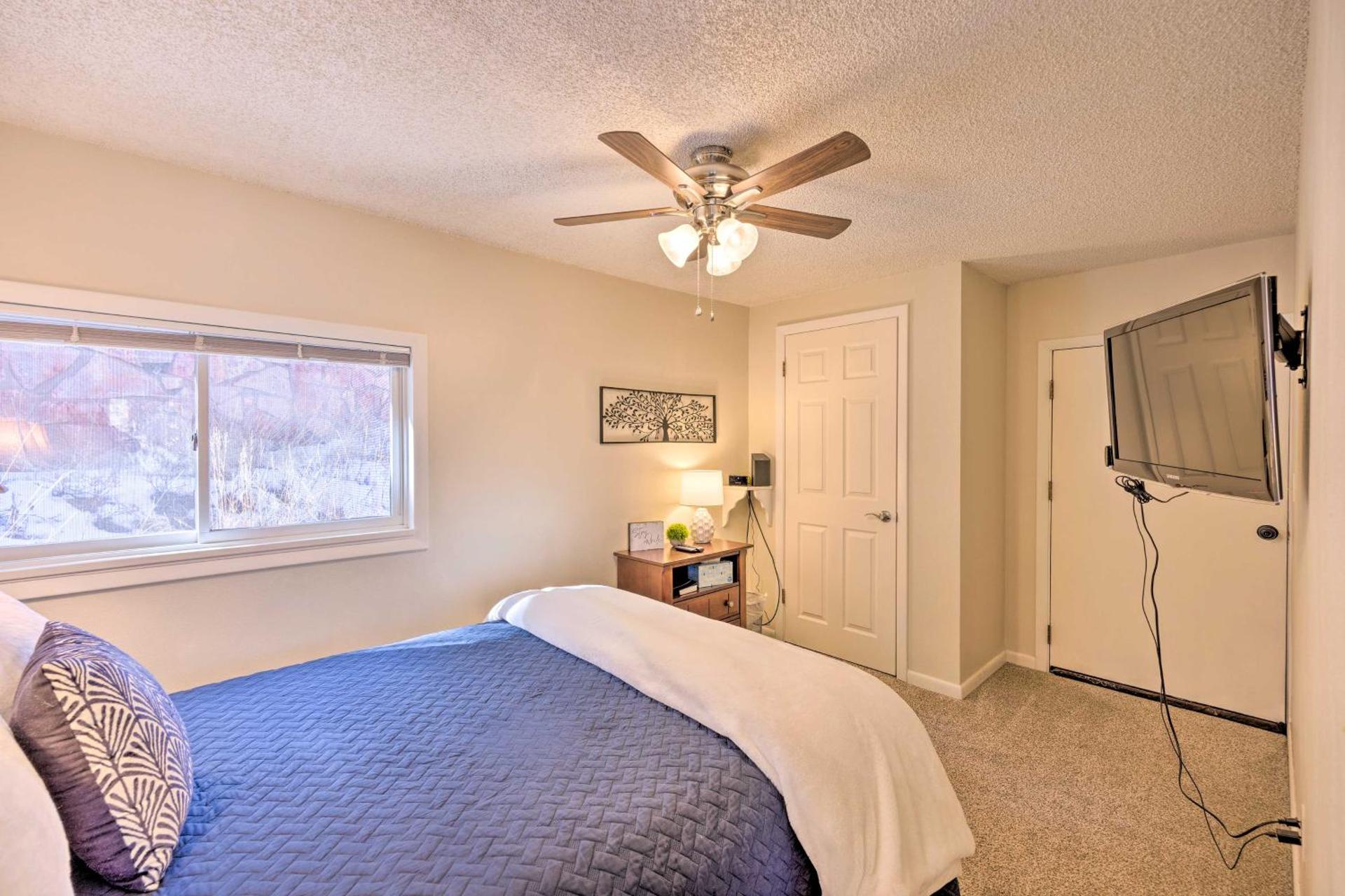 Cozy CO Rocky Mountain Retreat Near Pikes Peak!