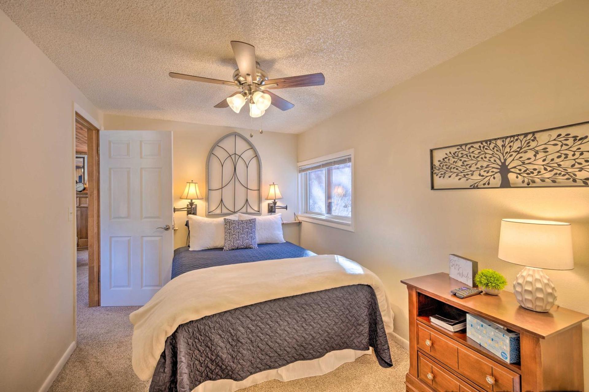 Cozy CO Rocky Mountain Retreat Near Pikes Peak!