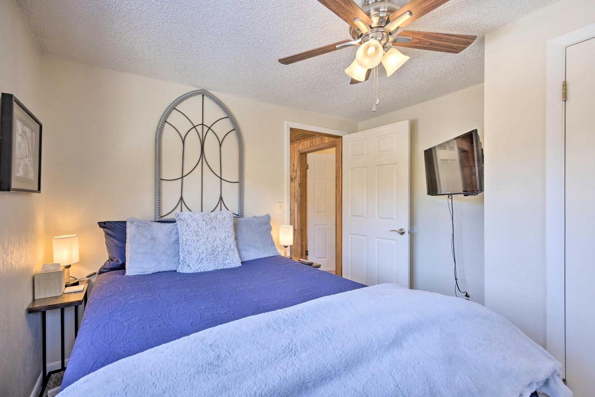 Cozy CO Rocky Mountain Retreat Near Pikes Peak!