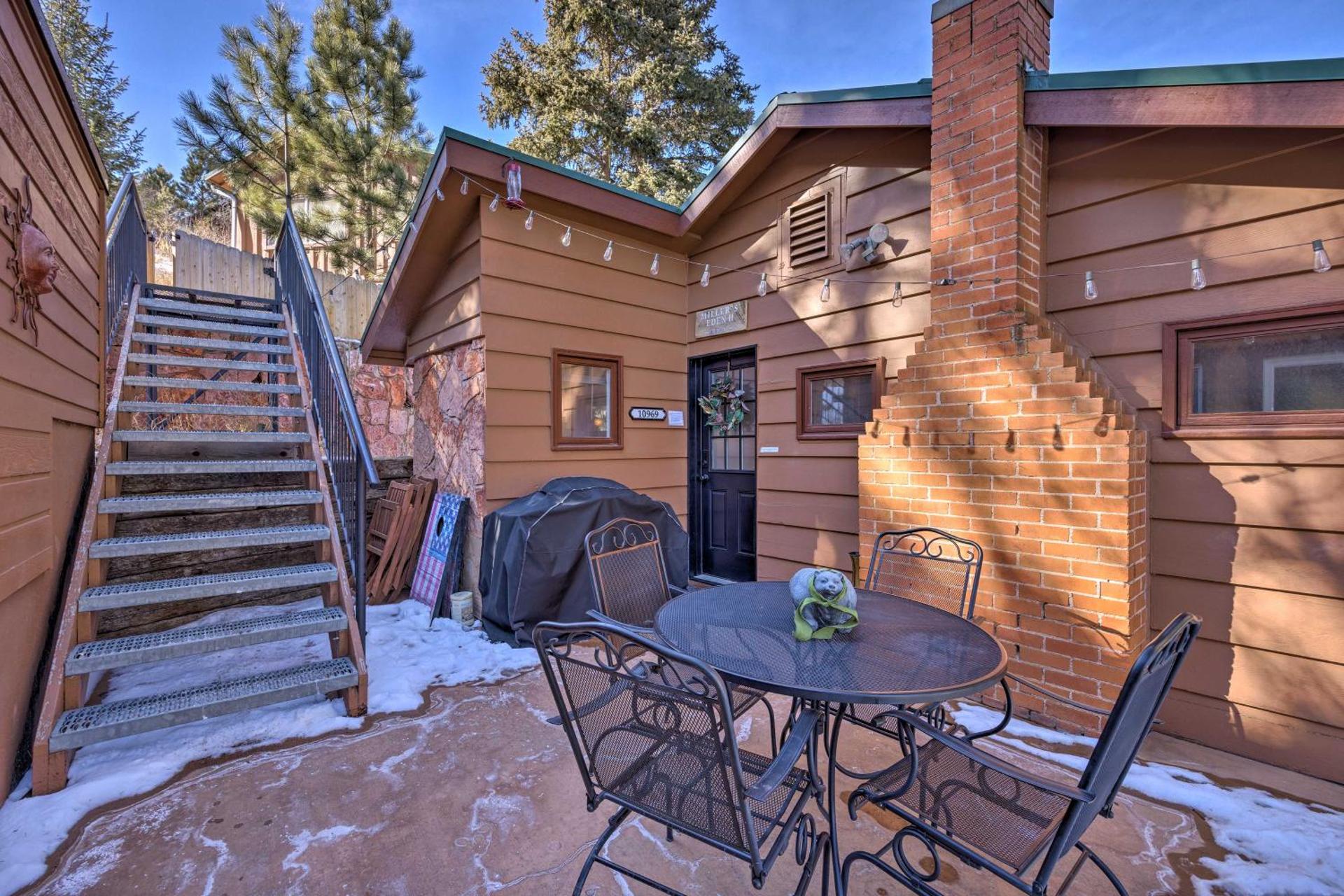 Cozy CO Rocky Mountain Retreat Near Pikes Peak!