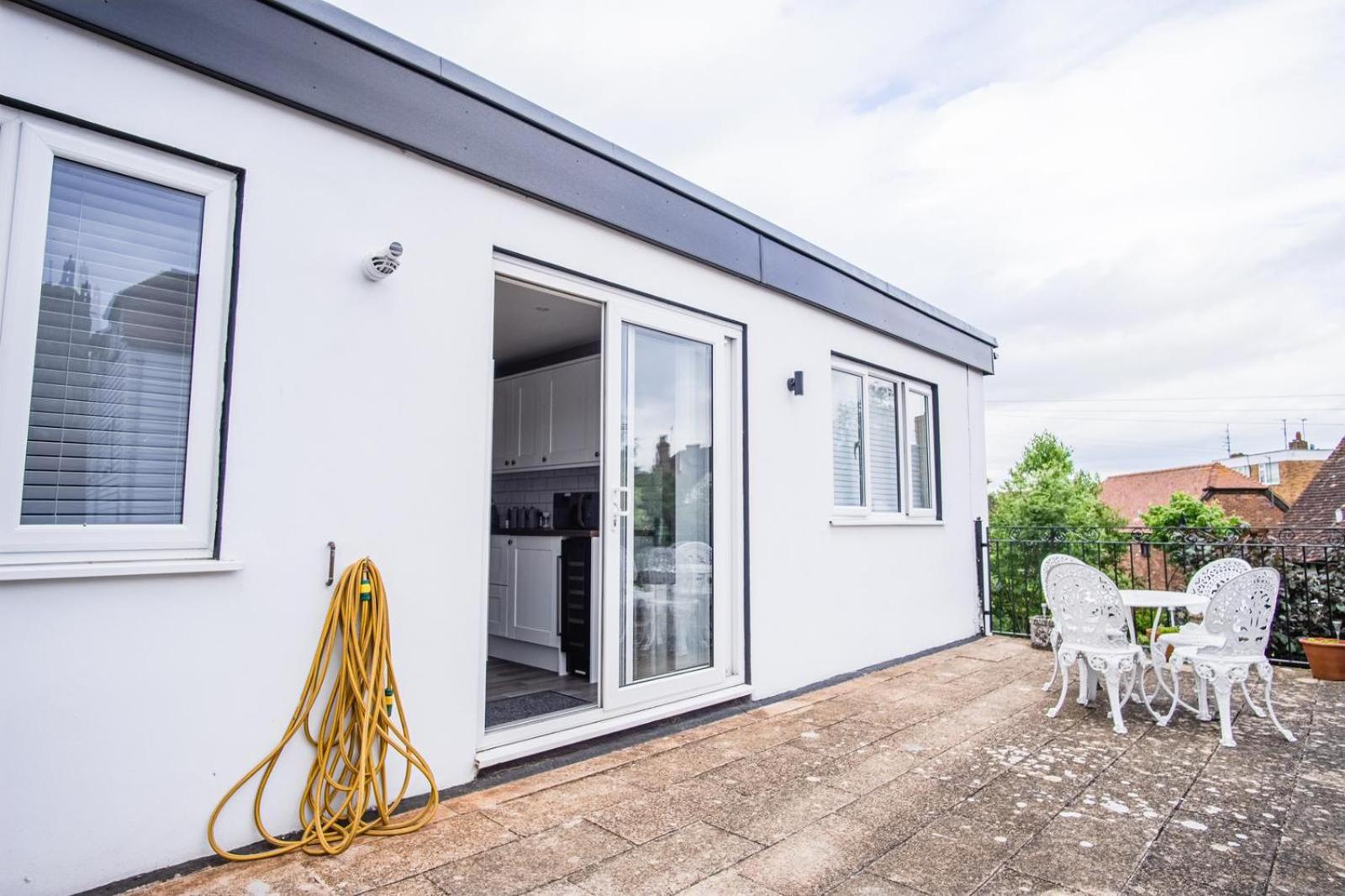 Tallets Apartment with Balcony & Parking