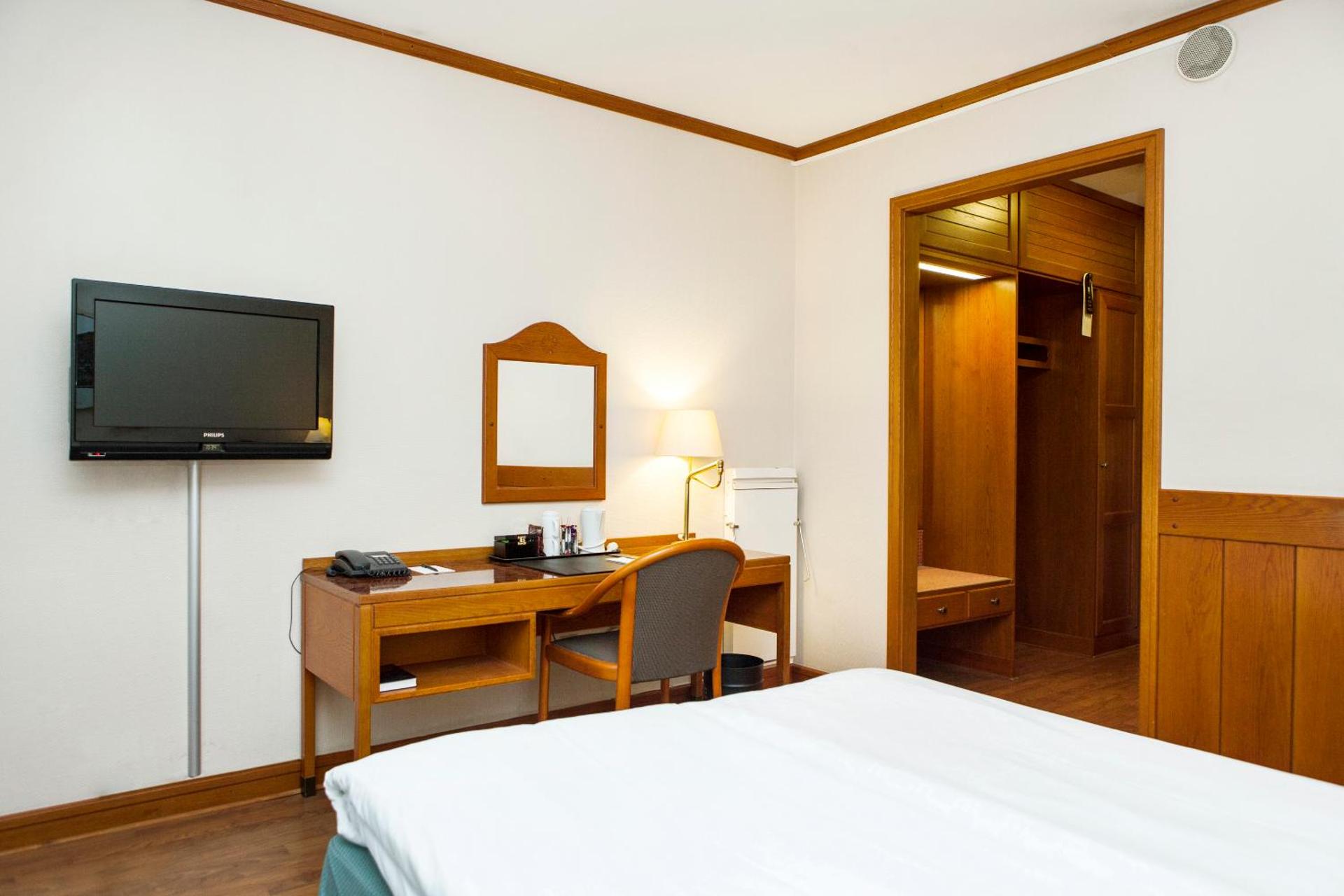 Photo of the whole room