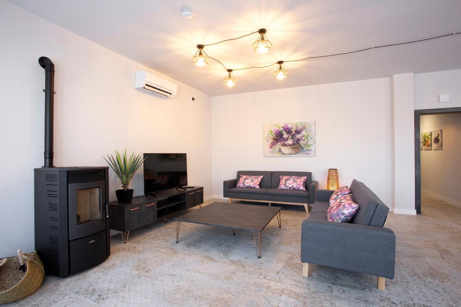 Communal lounge/ TV room