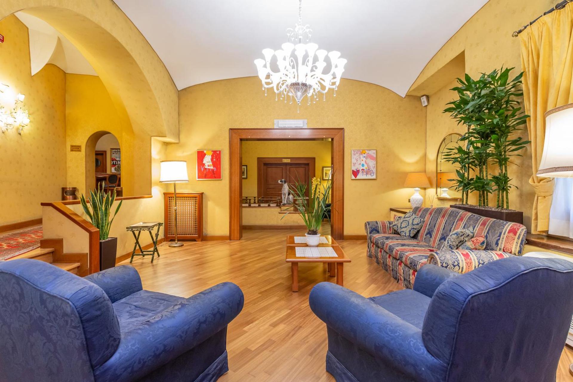 Communal lounge/ TV room