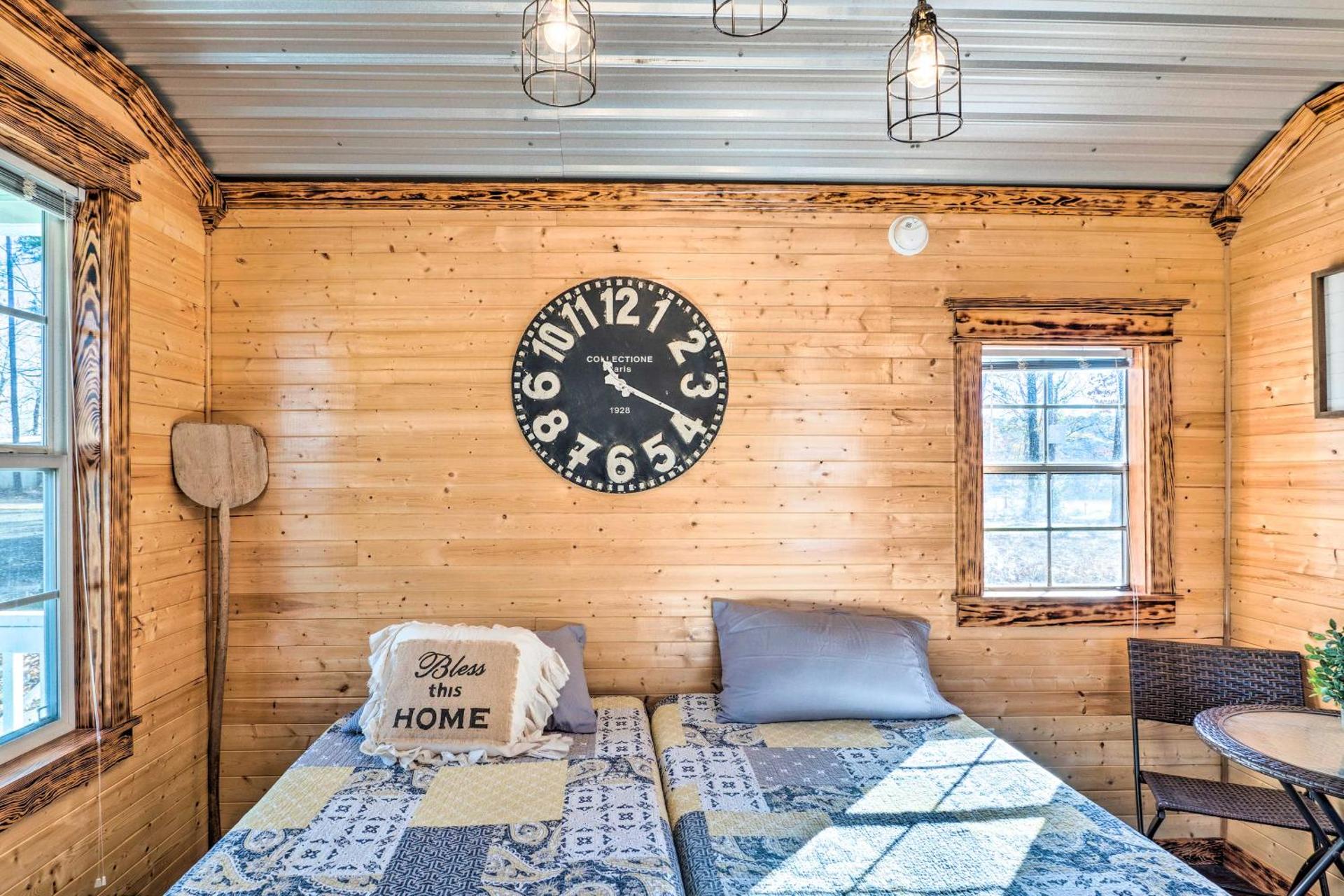 Sunny Catfish Cabin with Views of Toledo Bend