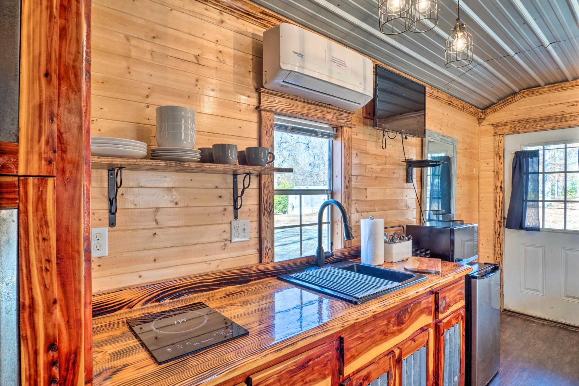 Sunny Catfish Cabin with Views of Toledo Bend