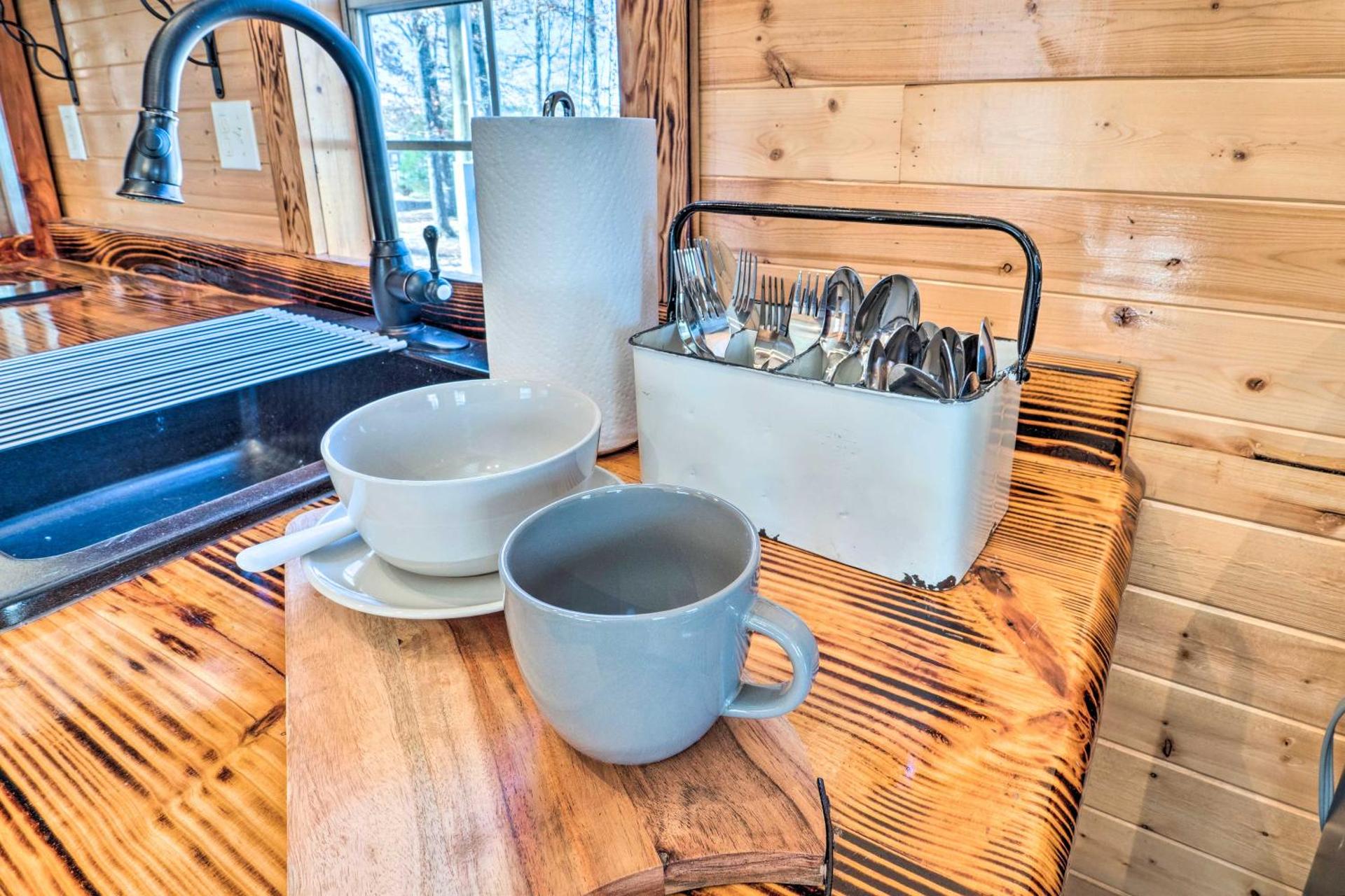 Sunny Catfish Cabin with Views of Toledo Bend