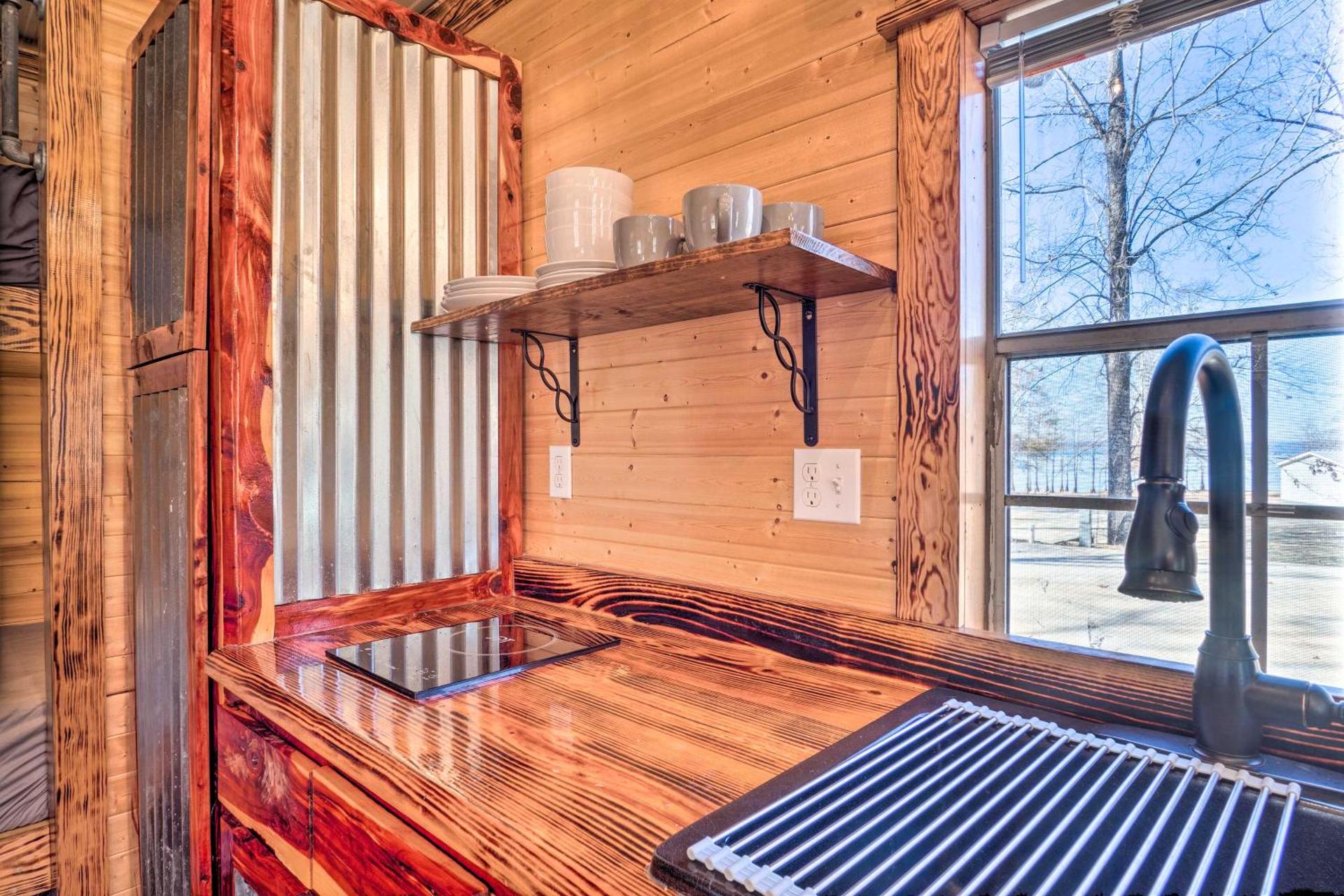 Sunny Catfish Cabin with Views of Toledo Bend