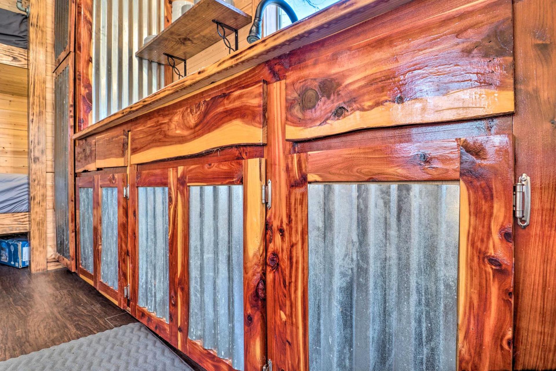 Sunny Catfish Cabin with Views of Toledo Bend