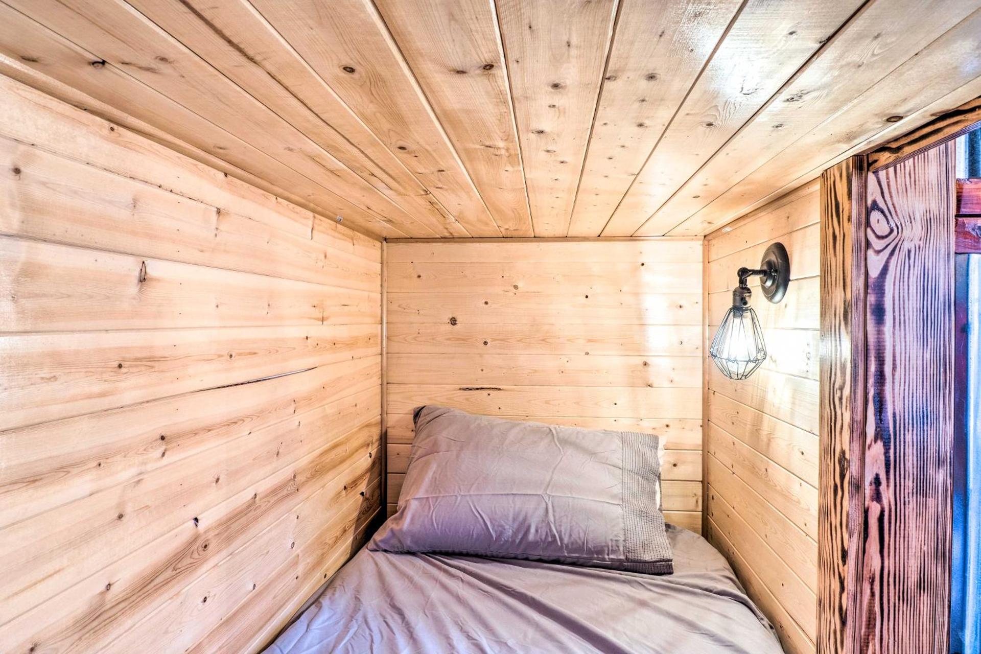 Sunny Catfish Cabin with Views of Toledo Bend