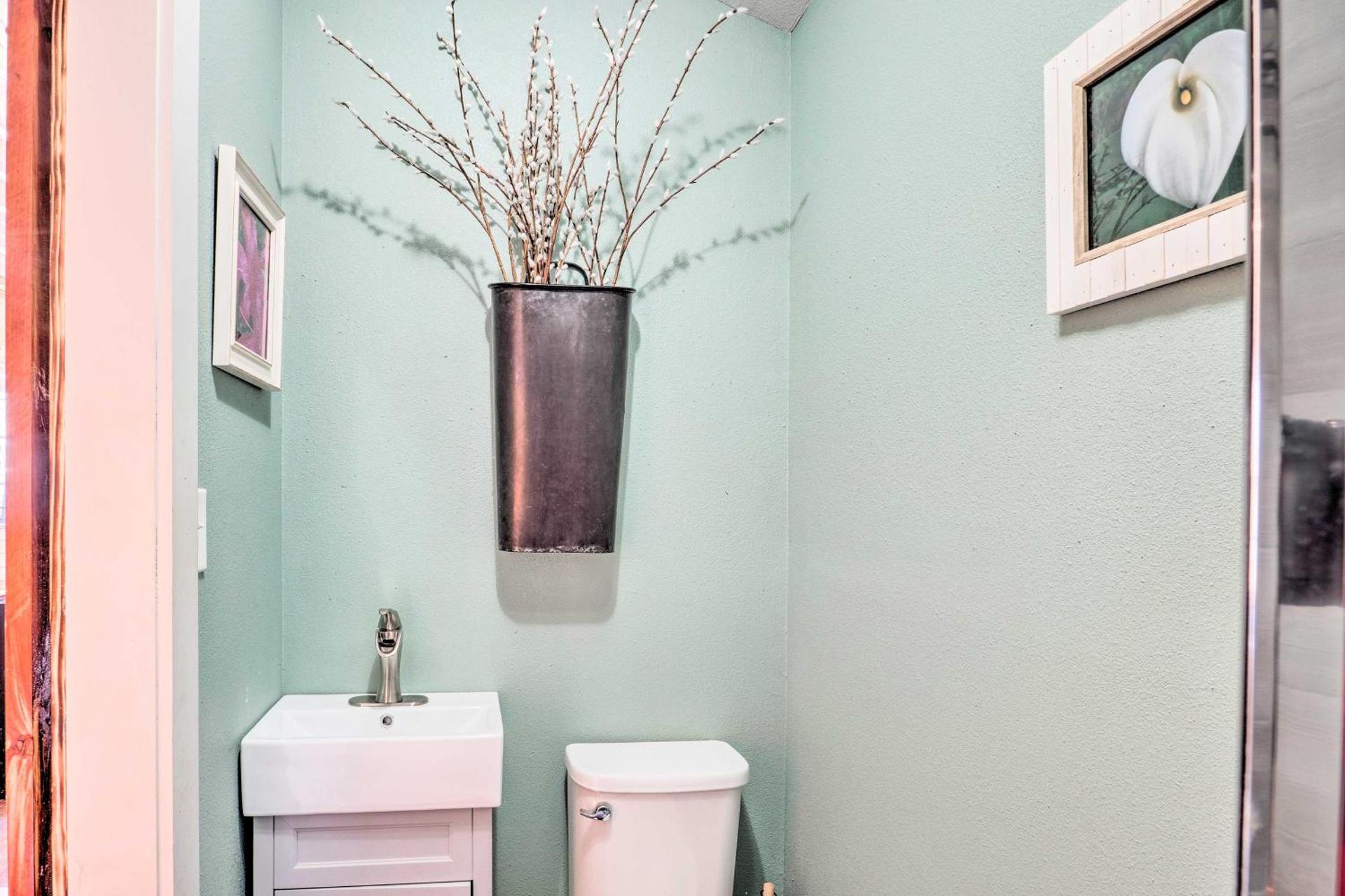 Sunny Catfish Cabin with Views of Toledo Bend