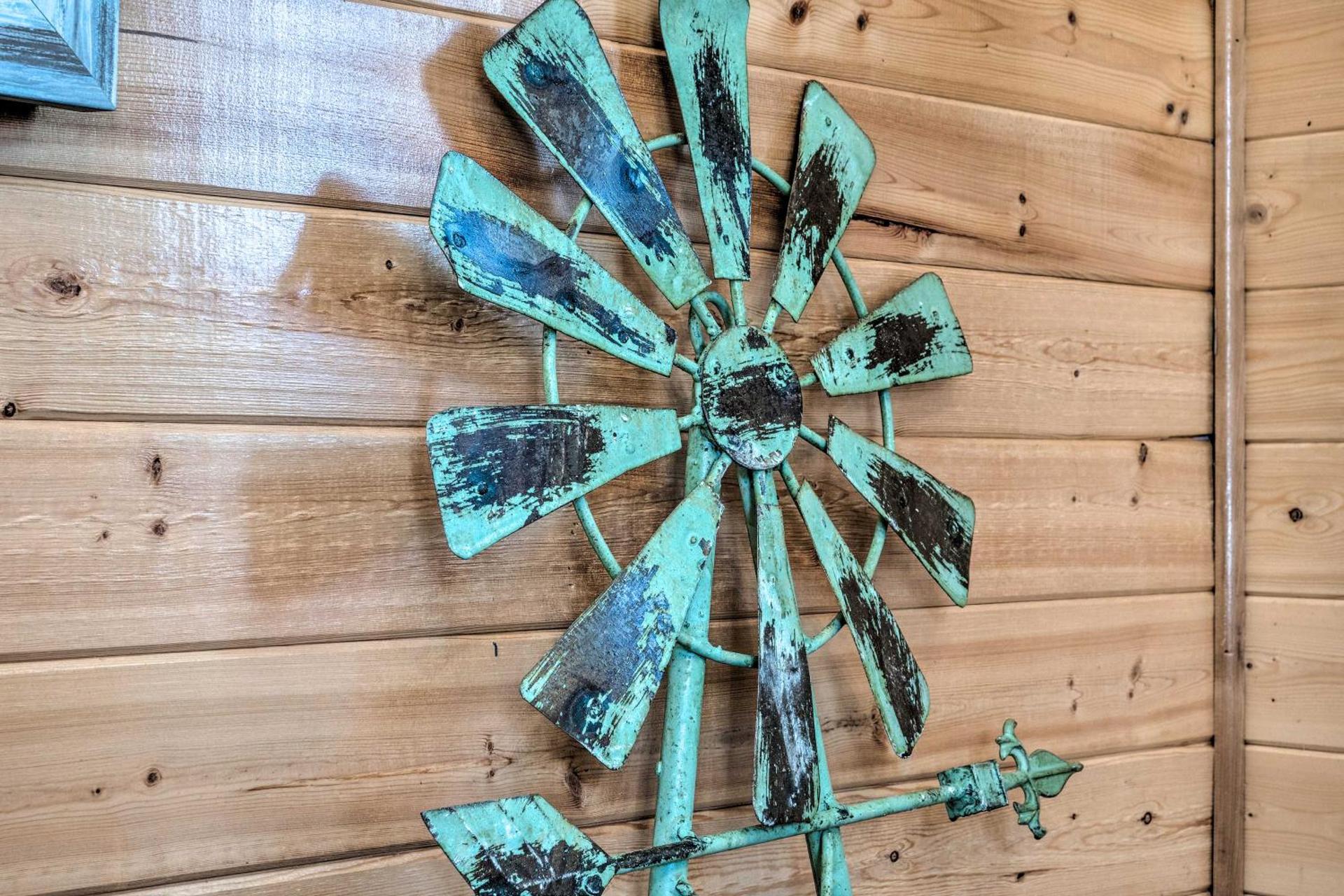 Sunny Catfish Cabin with Views of Toledo Bend