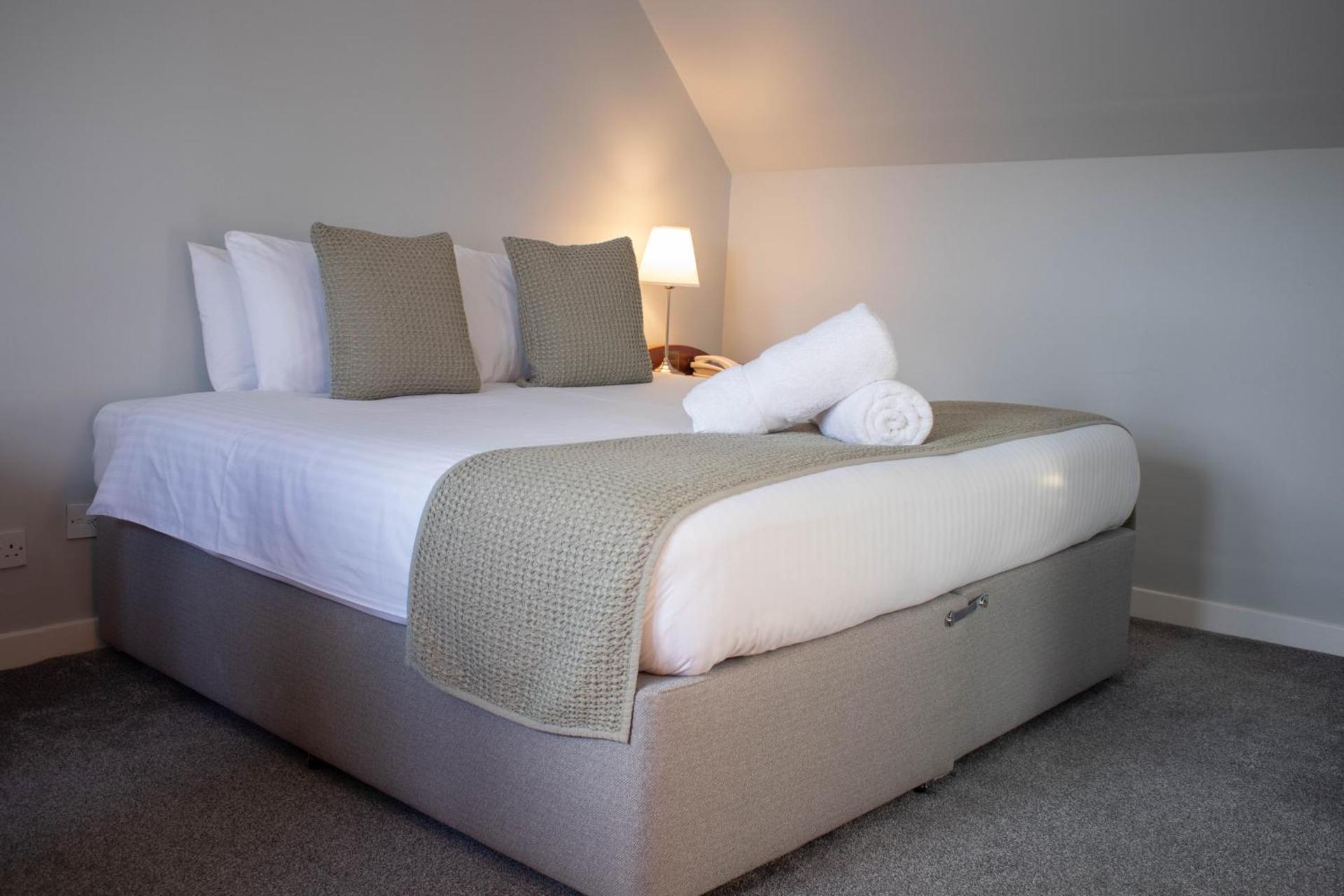 The Rosedale Hotel & Restaurant