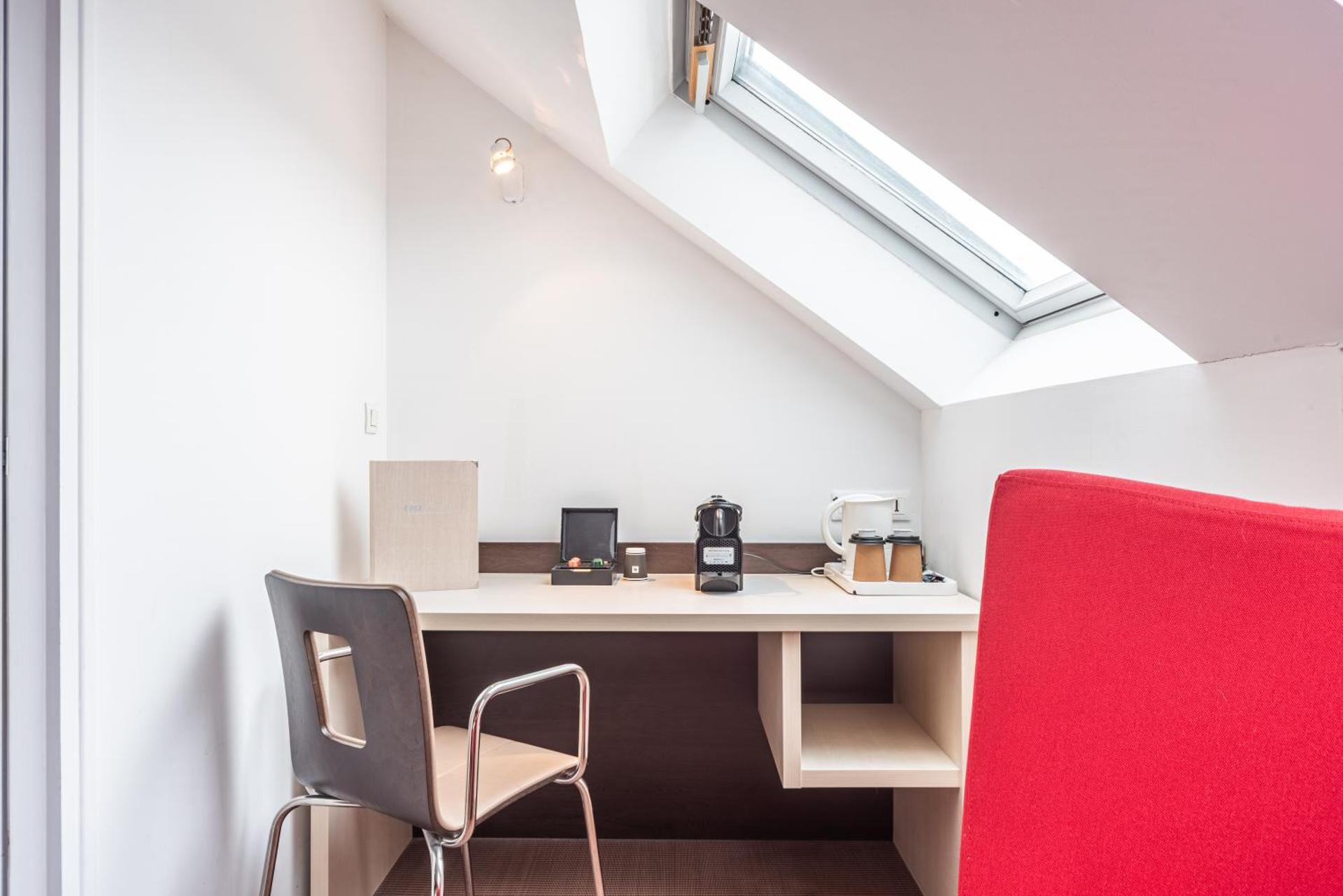 Photo of the whole room