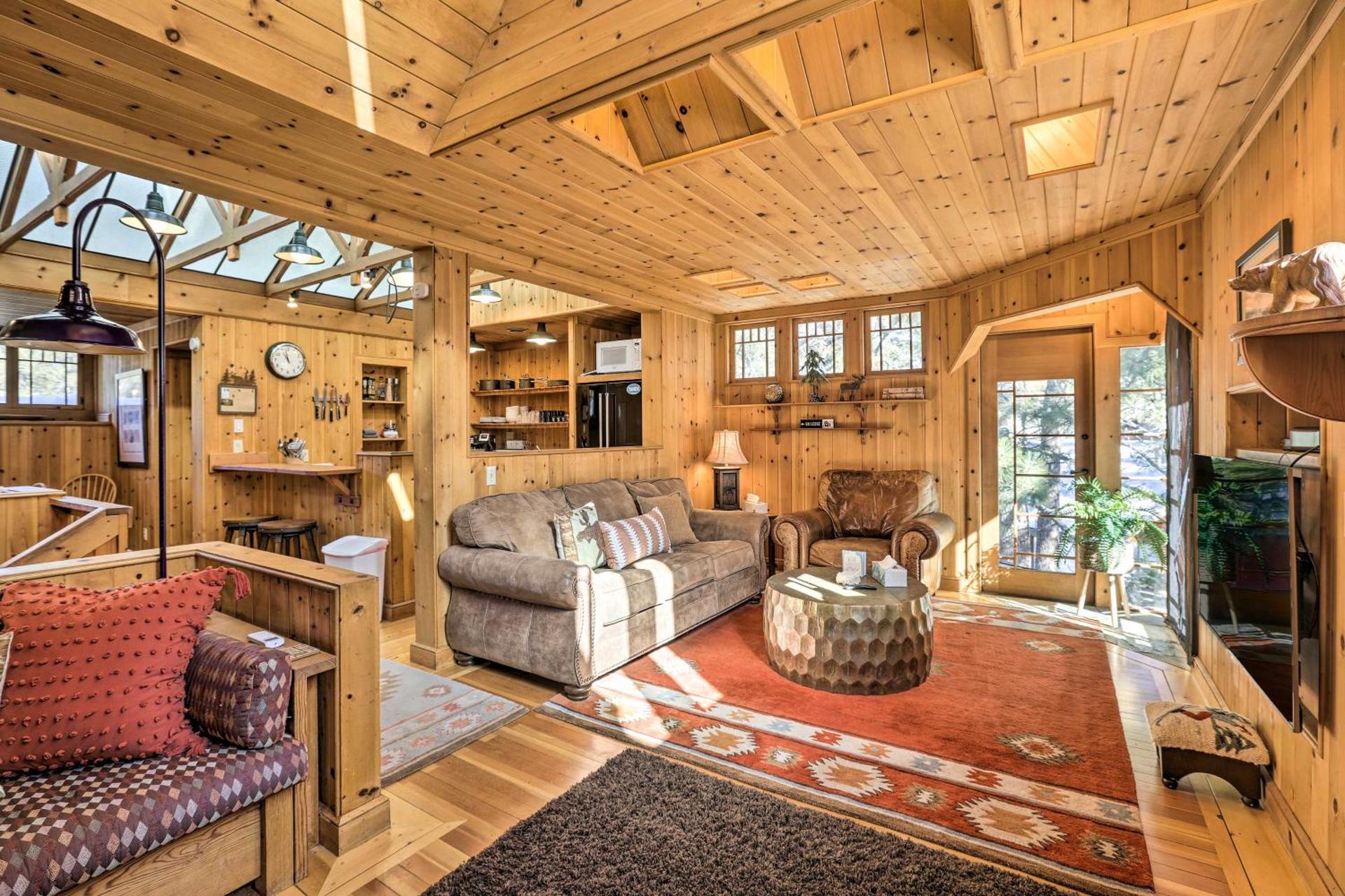 Less Than 1 Mi to Heavenly Lifts Tahoe Area Townhome!