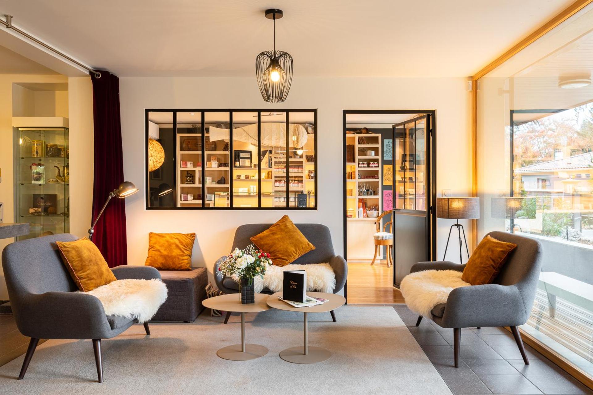 Communal lounge/ TV room