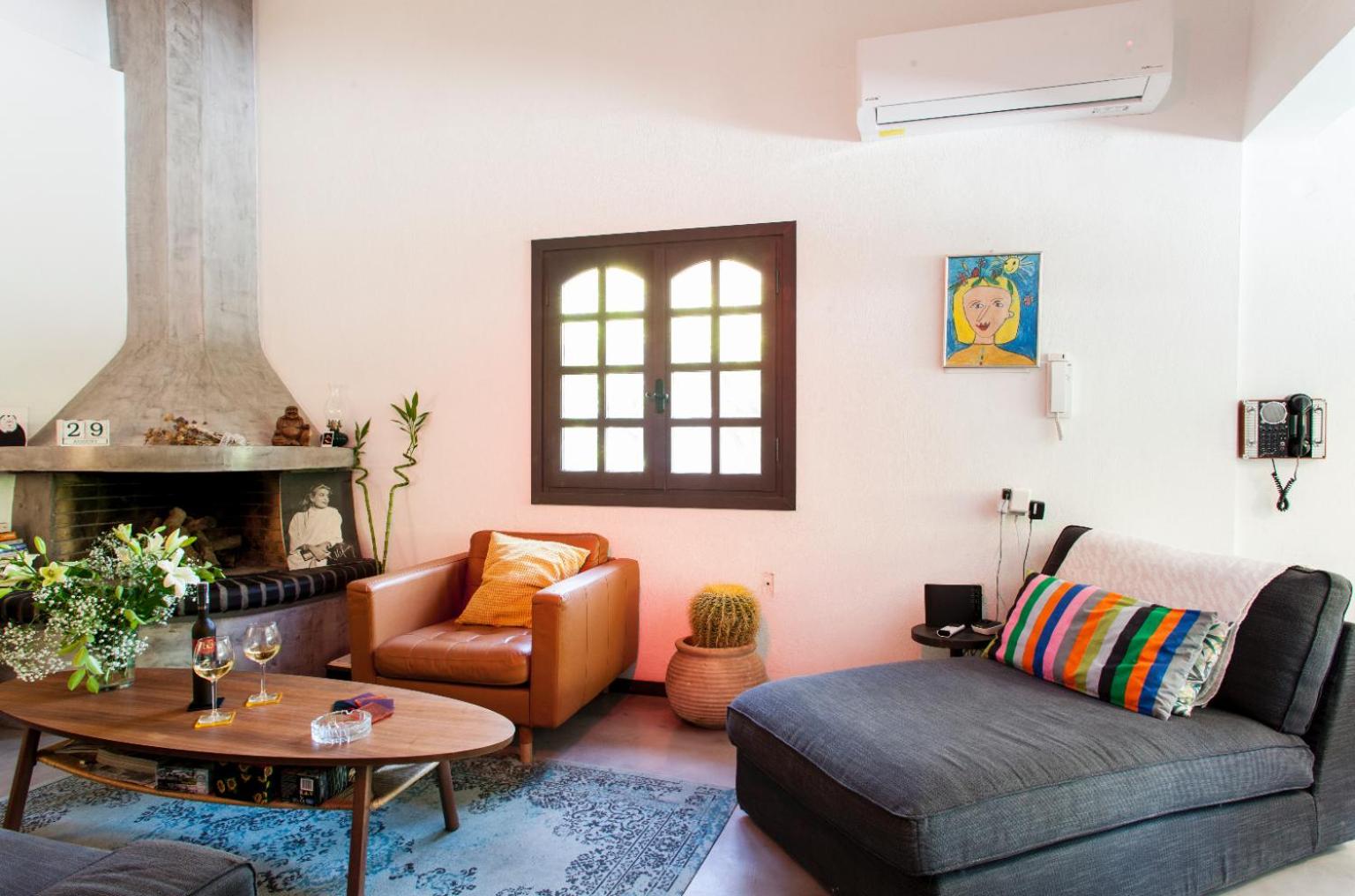 Karteros House 1300meters from the beach!