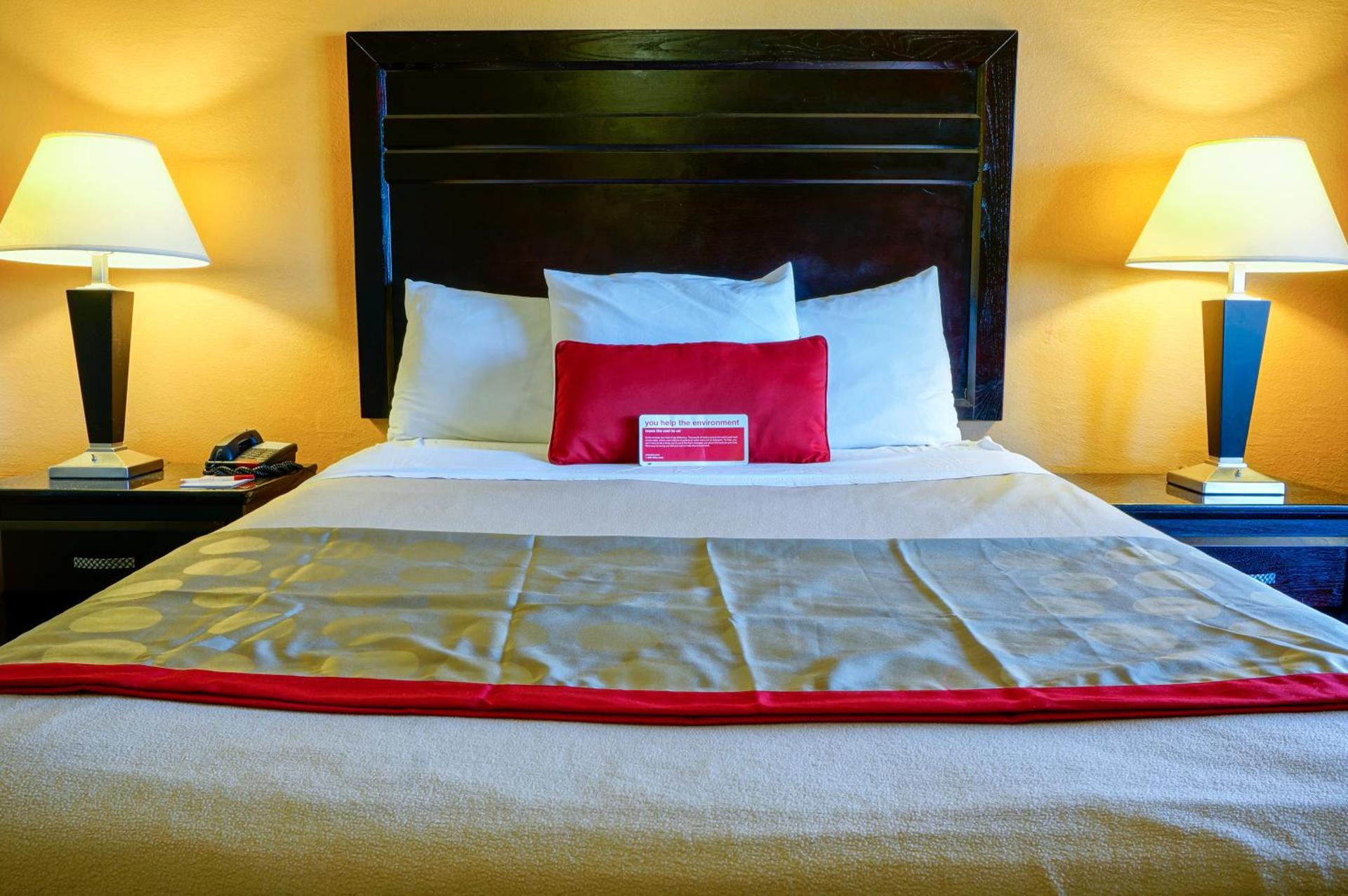 Queen Room - Non-Smoking